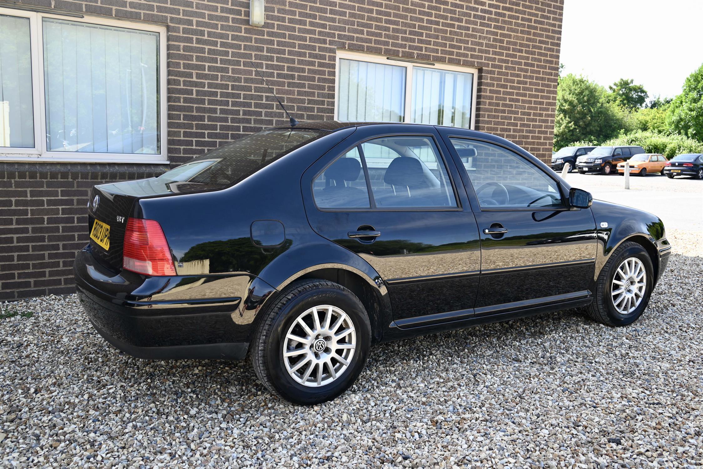 2003 (Mk 4) VW Bora ST 1.8T Black coachwork with charcoal cloth upholstery. 5-speed manual, - Image 3 of 16