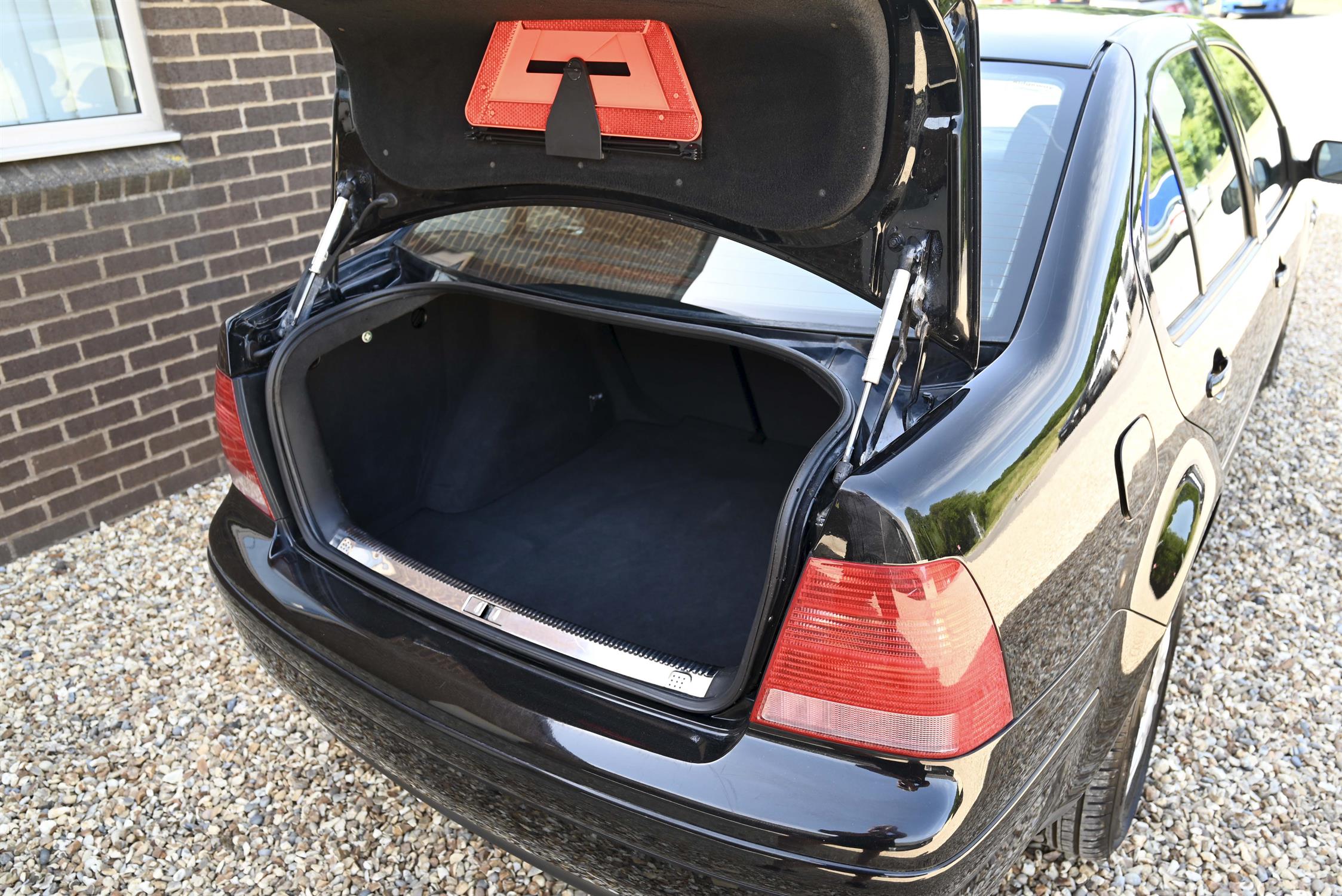 2003 (Mk 4) VW Bora ST 1.8T Black coachwork with charcoal cloth upholstery. 5-speed manual, - Image 14 of 16