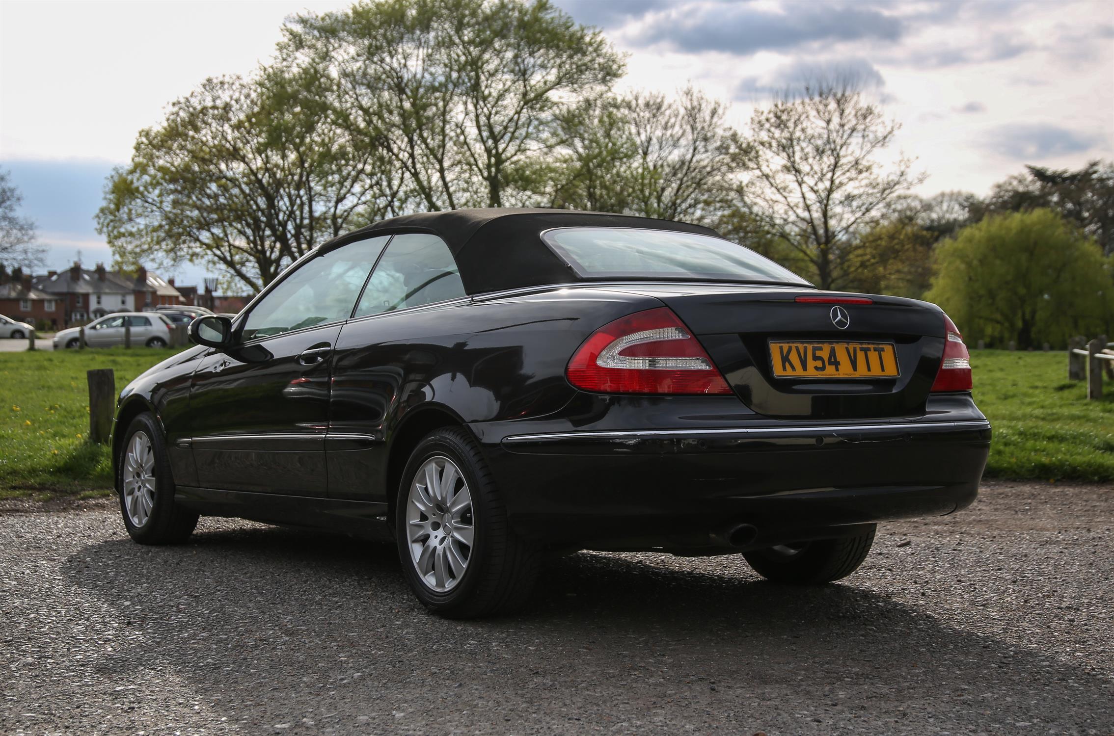 Mercedes CLK 200 Elegance Kompressor convertible in black. Registration number KV54 VTT. - Image 5 of 19