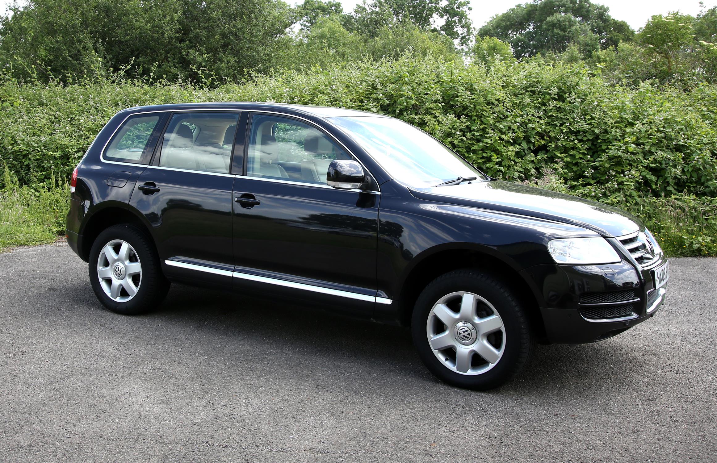 Volkswagen Touareg V10, 4.9L automatic 4X4. - Full service history. - One family owner. - 79, - Image 2 of 8