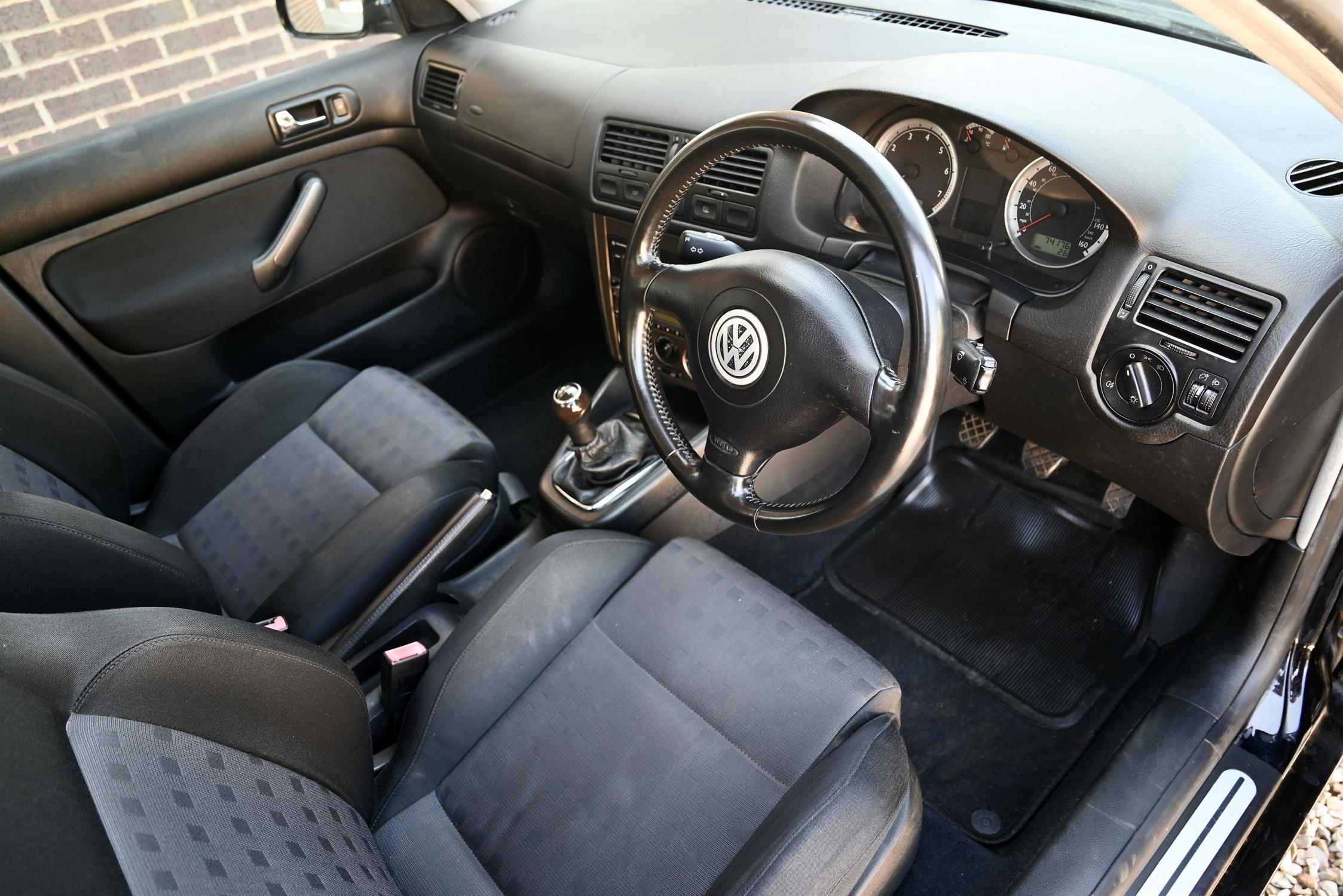 2003 (Mk 4) VW Bora ST 1.8T Black coachwork with charcoal cloth upholstery. 5-speed manual, - Image 11 of 16