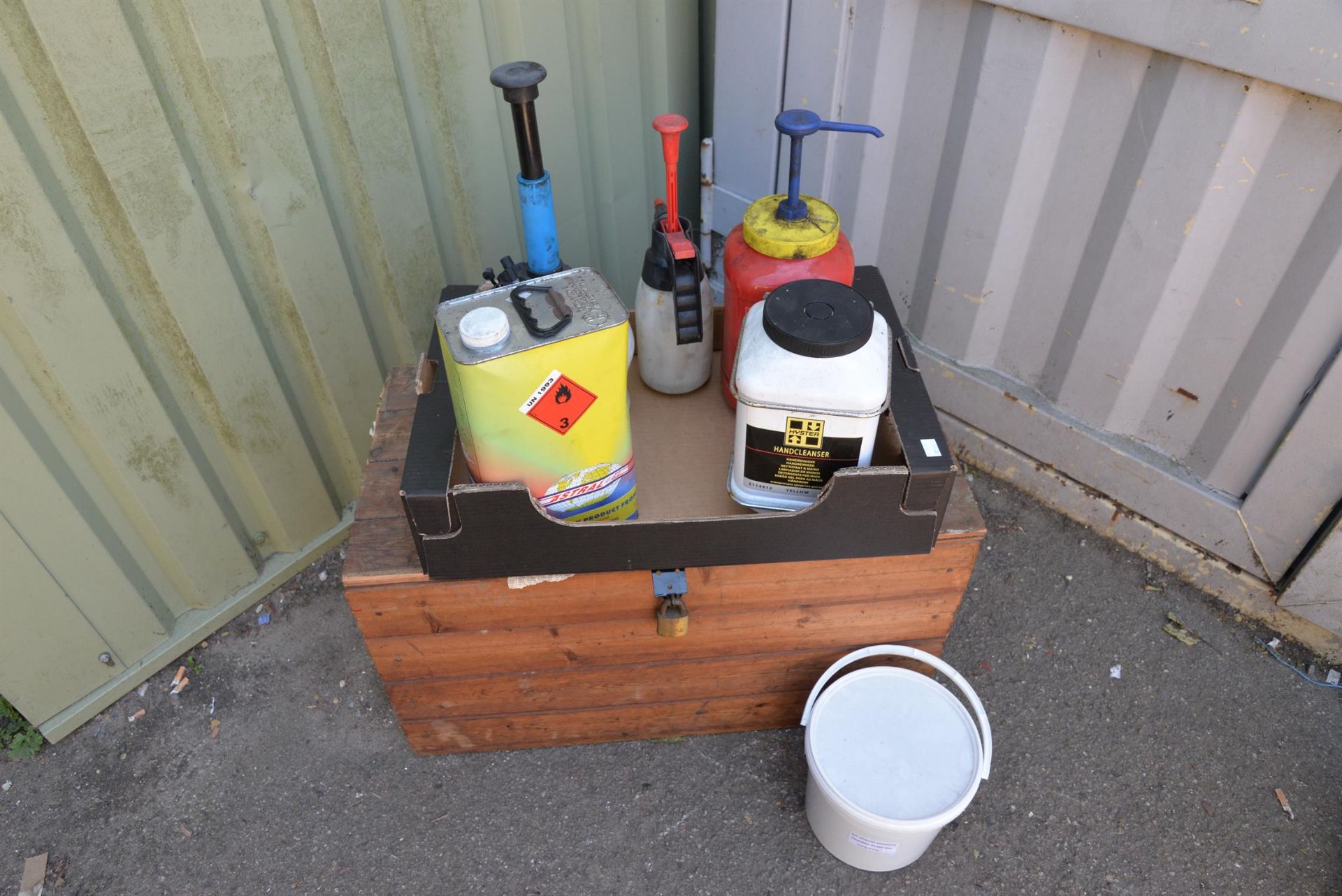 Two pots of hand cleaner, break cleaner with two spray pots (pump action).