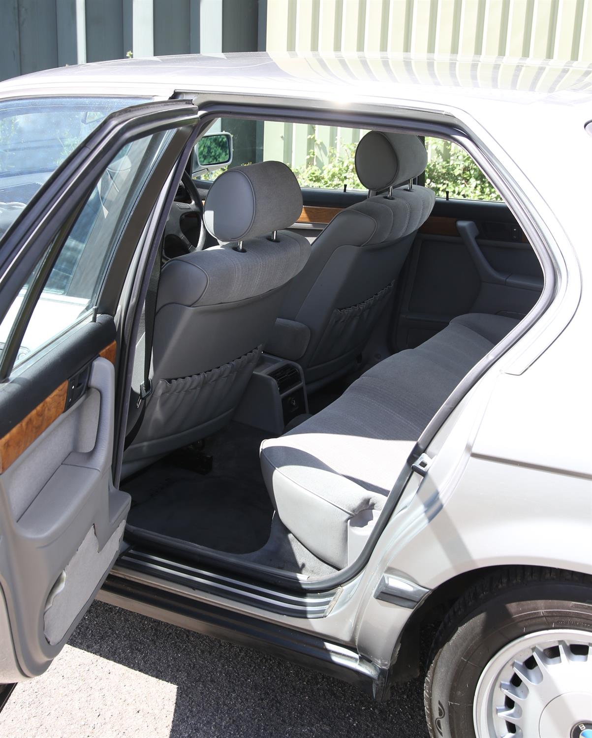 BMW 730i Automatic. Registration number E801 SKE. 140,000 miles. Finished in metallic grey with - Image 5 of 5