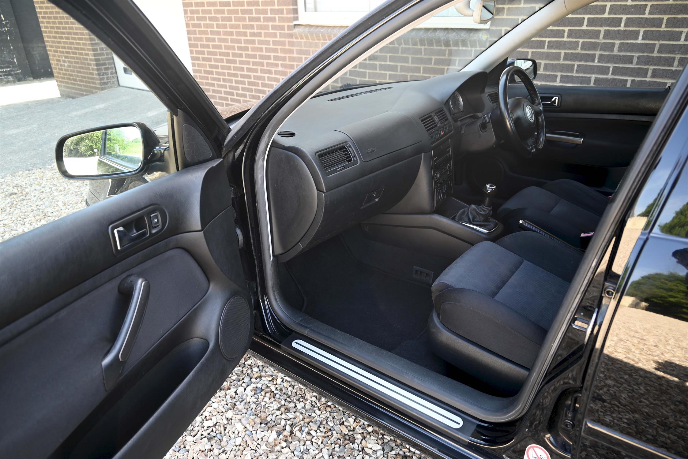 2003 (Mk 4) VW Bora ST 1.8T Black coachwork with charcoal cloth upholstery. 5-speed manual, - Image 15 of 16