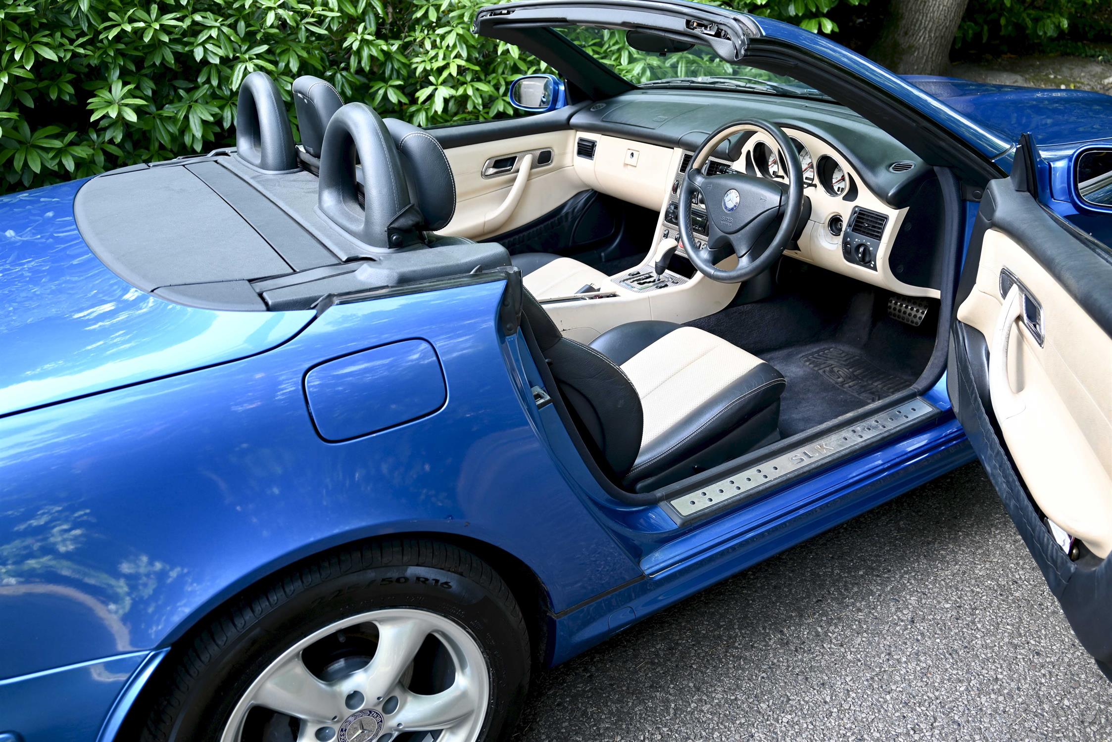 Mercedes Benz 230 SLK Convertible Auto Electric Blue coachwork with duo-tone black/beige leather - Image 11 of 15