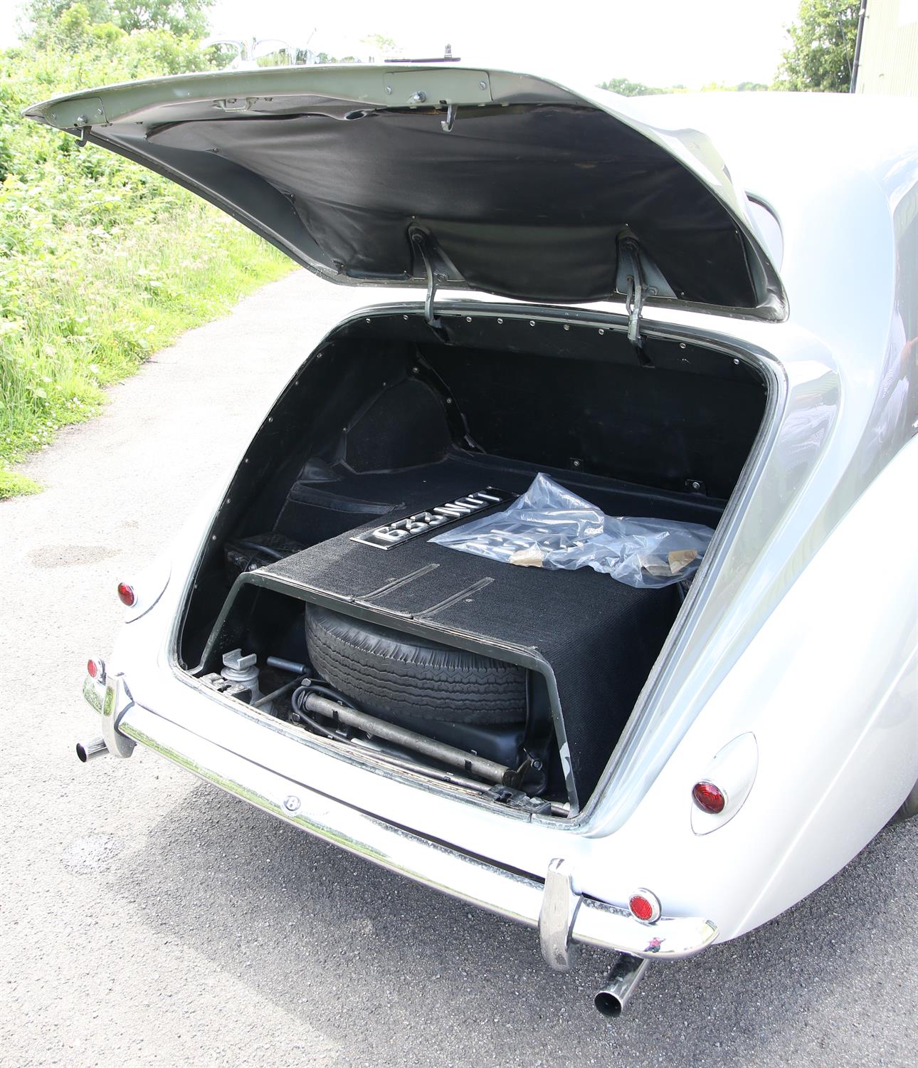 1953 R Type Bentley. 4.5L. Silver Grey. Four speed automatic. Registration number 633 NOT. - Image 10 of 15