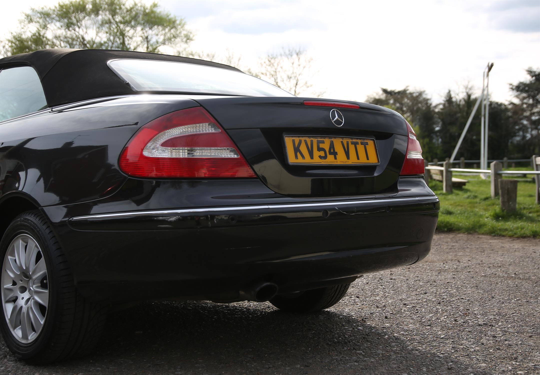 Mercedes CLK 200 Elegance Kompressor convertible in black. Registration number KV54 VTT. - Image 6 of 19