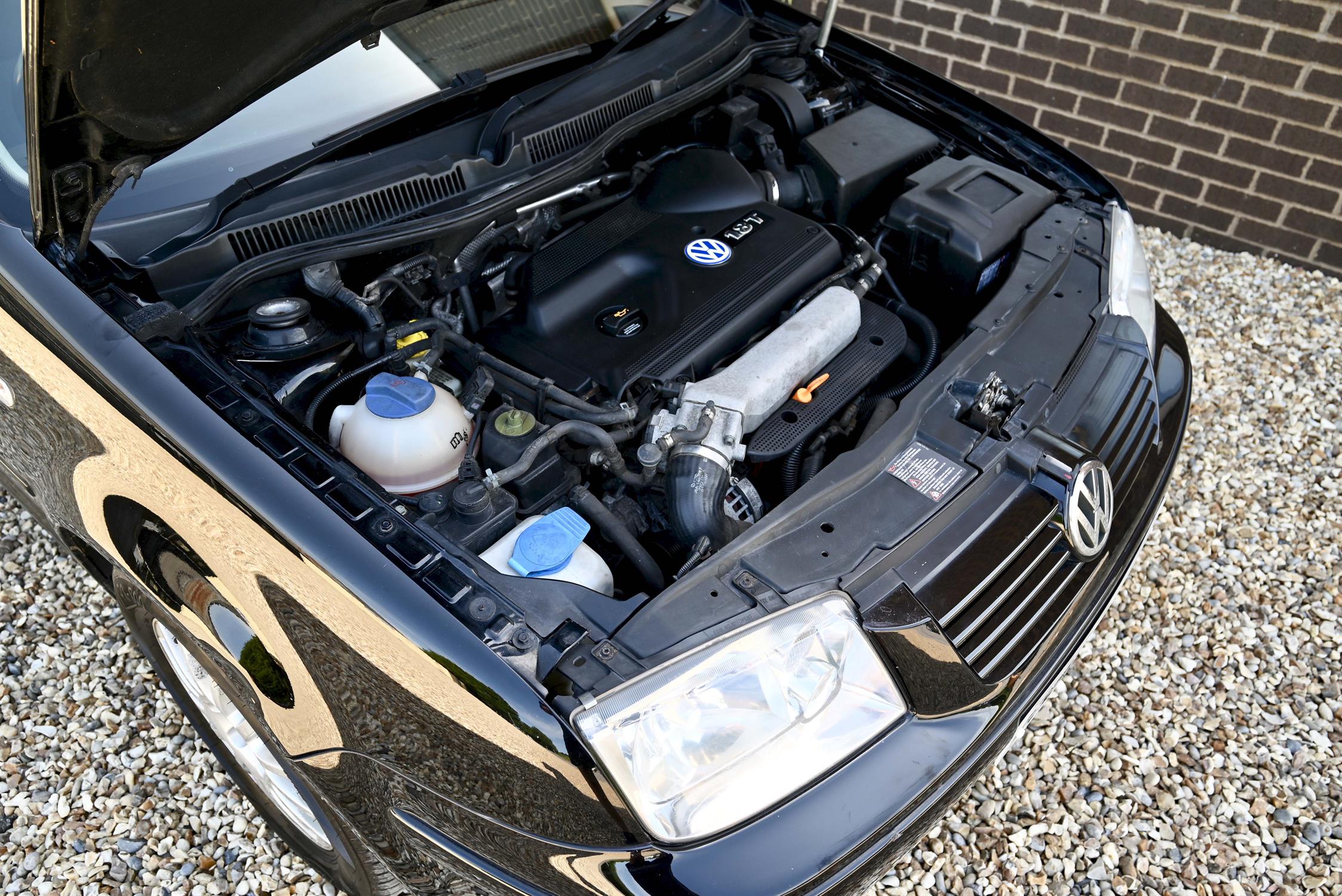 2003 (Mk 4) VW Bora ST 1.8T Black coachwork with charcoal cloth upholstery. 5-speed manual, - Image 13 of 16