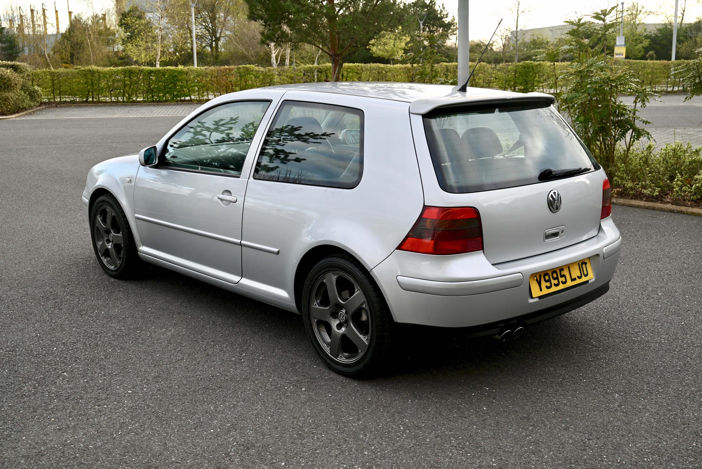 2001 (Mk 4) VW Golf V6 4MOTION 3-door hatchback Silver coachwork with black leather upholstery. - Image 4 of 13