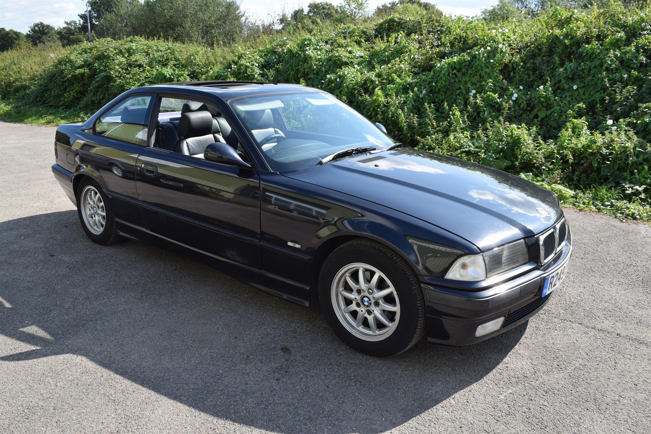 1997 BMW E36 2.5l Auto - Black on black - Odometer reading 211,000 miles, MOT’d until September - Image 4 of 20