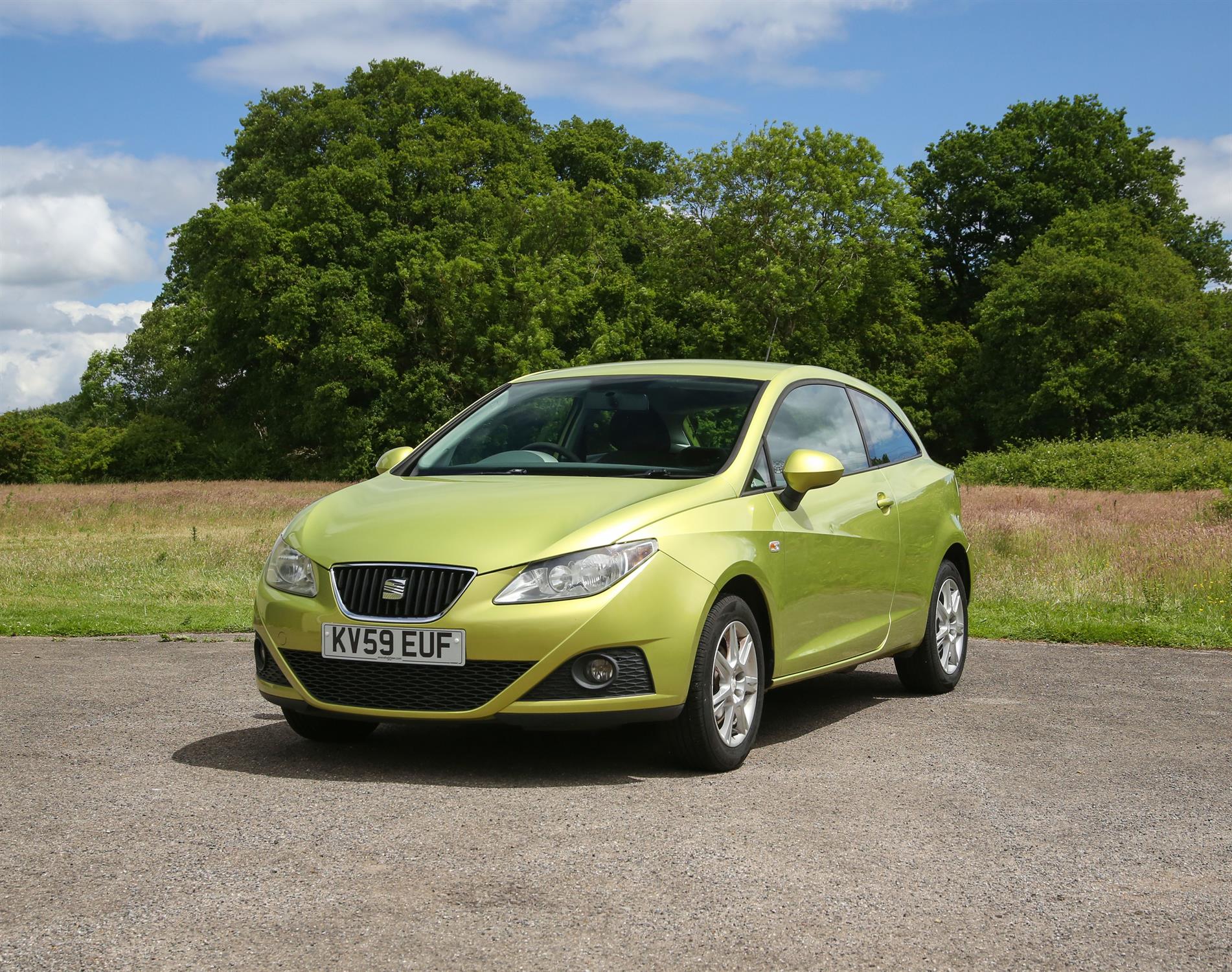 Seat Ibiza SE. Registration number KV59 EUF. First registered 02-10-2009. Three door Hatchback.