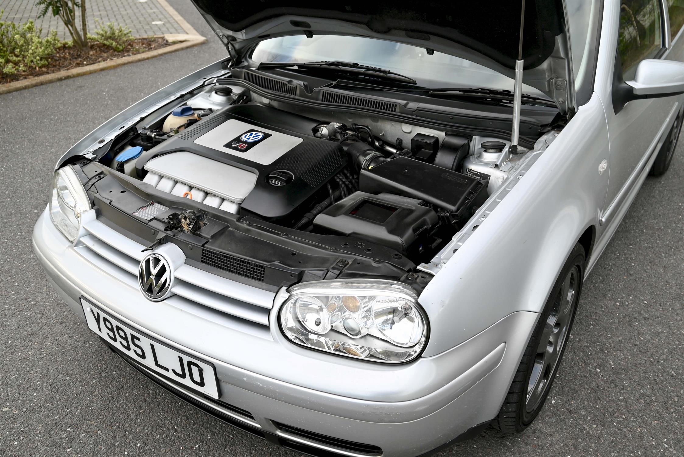 2001 (Mk 4) VW Golf V6 4MOTION 3-door hatchback Silver coachwork with black leather upholstery. - Image 12 of 13