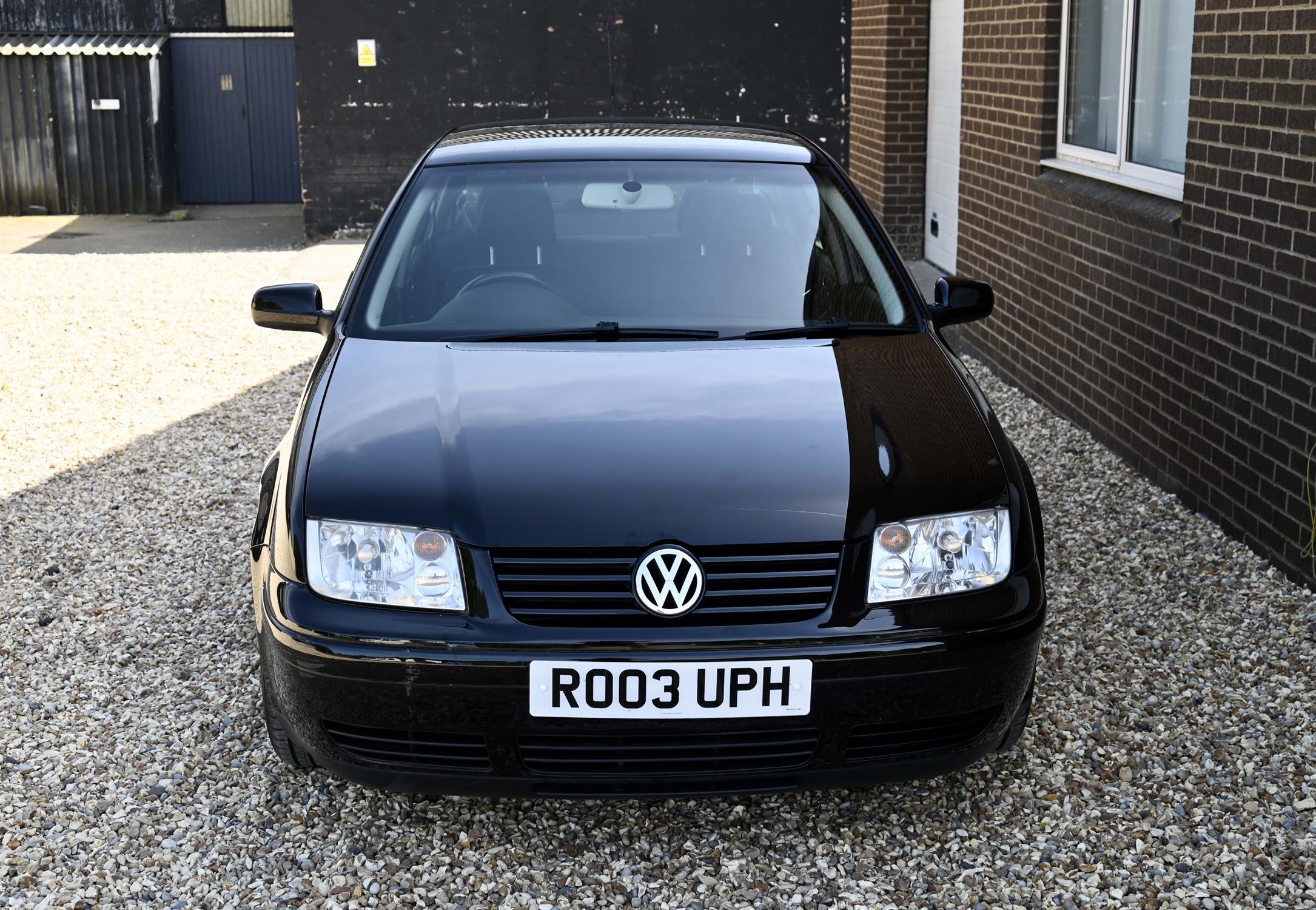 2003 (Mk 4) VW Bora ST 1.8T Black coachwork with charcoal cloth upholstery. 5-speed manual, - Image 2 of 16