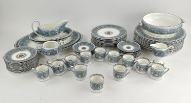 AMENDED DESCRIPTION - Extensive Wedgwood 'Florentine pattern' dinner service in turquoise,