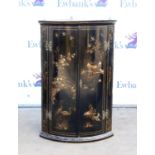 Black lacquered Chinoiserie design hanging corner cupboard, (no key), 91 cm high, 59 cm wide