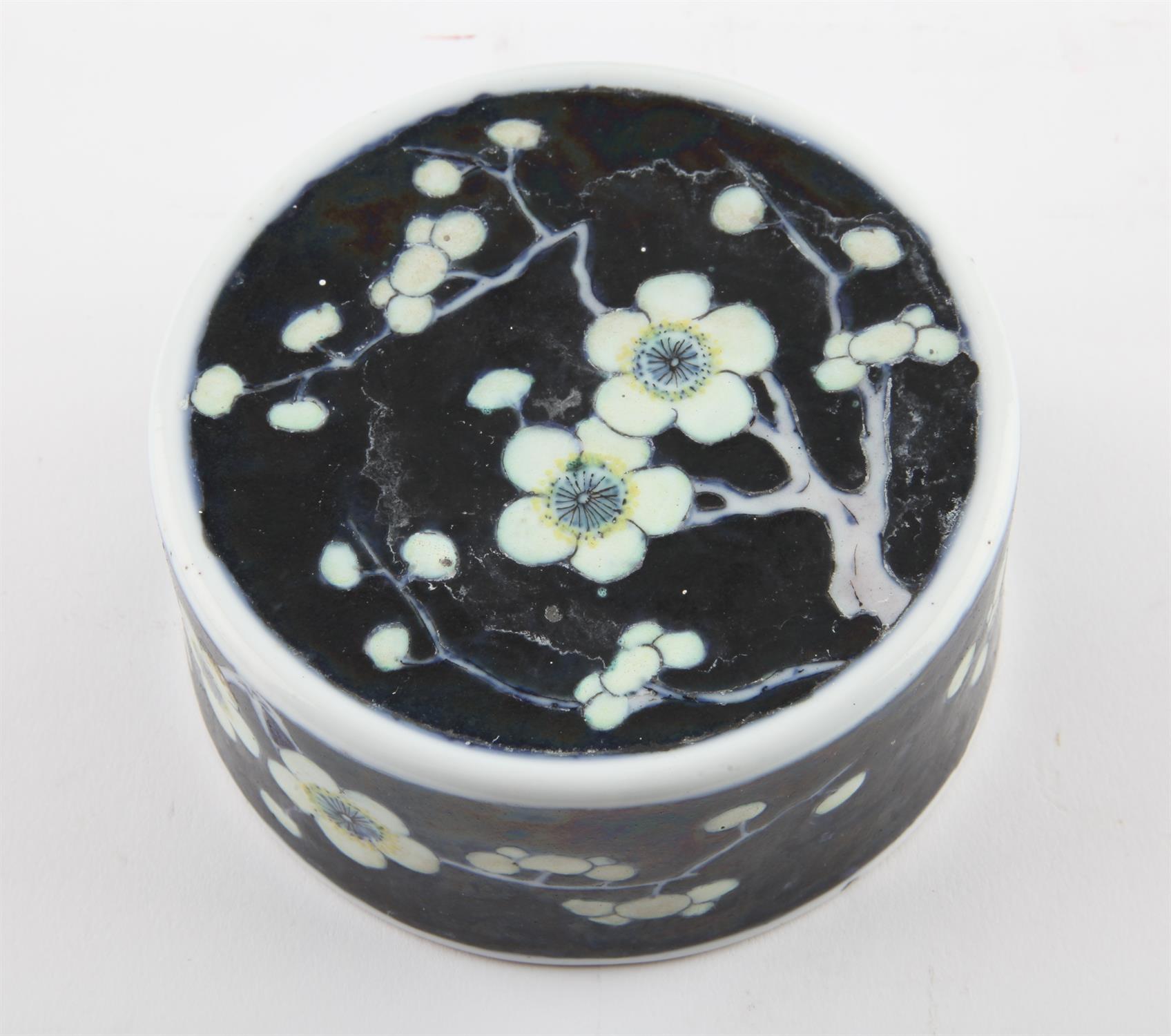 A Chinese Famille Noire Jar with Cover. Qing dynasty. Painted with flowering prunus design, - Image 7 of 10