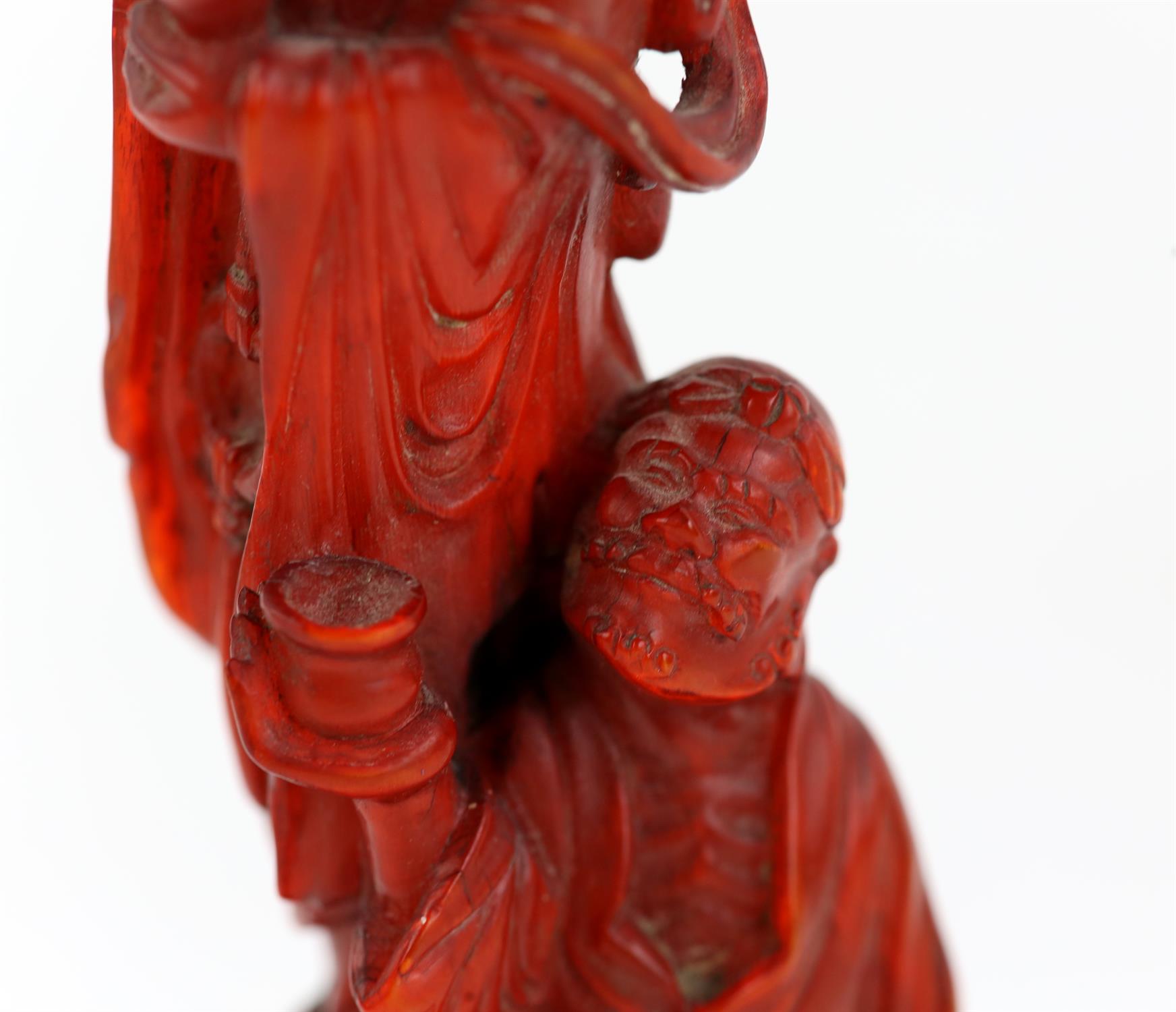 A Chinese sculpture possibly of Rhinoceros horn Qing dynasty. Finely carved and depicting a lady - Image 8 of 9