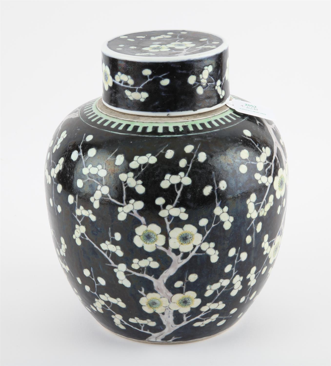 A Chinese Famille Noire Jar with Cover. Qing dynasty. Painted with flowering prunus design, - Image 3 of 10