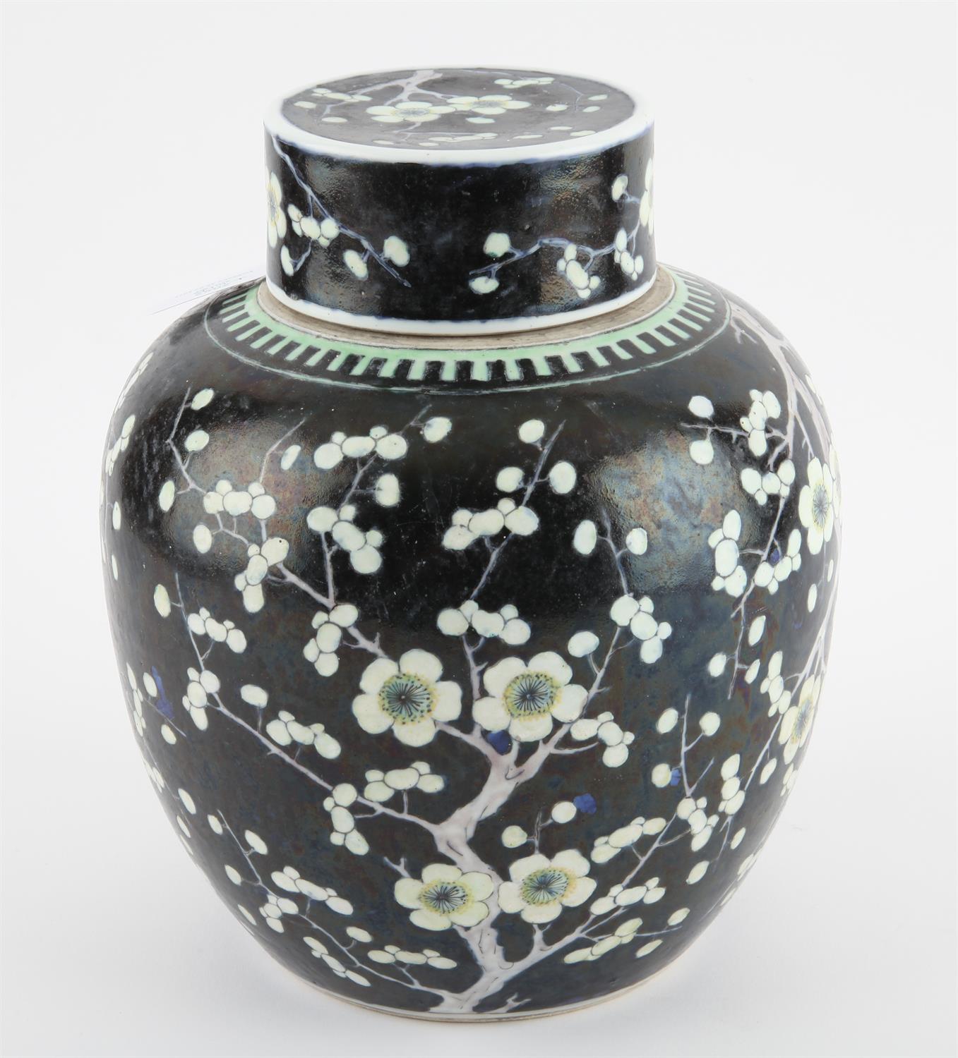 A Chinese Famille Noire Jar with Cover. Qing dynasty. Painted with flowering prunus design, - Image 5 of 10