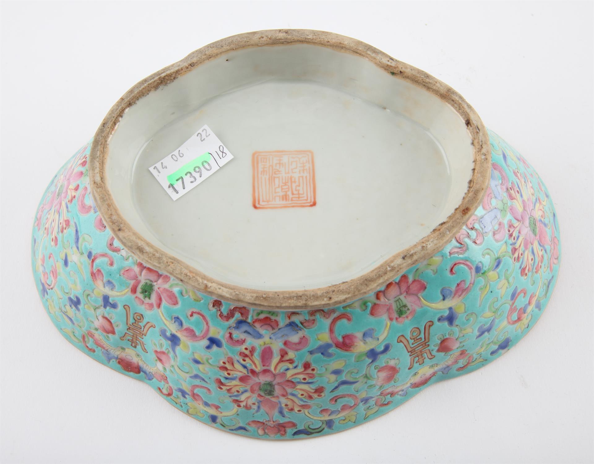 A Chinese Lobed Pedestal Bowl, Qing dynasty Painted with flowers , bats and the Shou longevity - Image 8 of 8