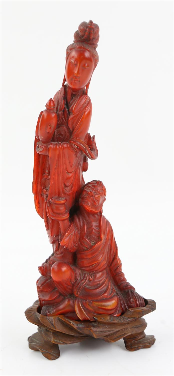 A Chinese sculpture possibly of Rhinoceros horn Qing dynasty. Finely carved and depicting a lady - Image 7 of 9