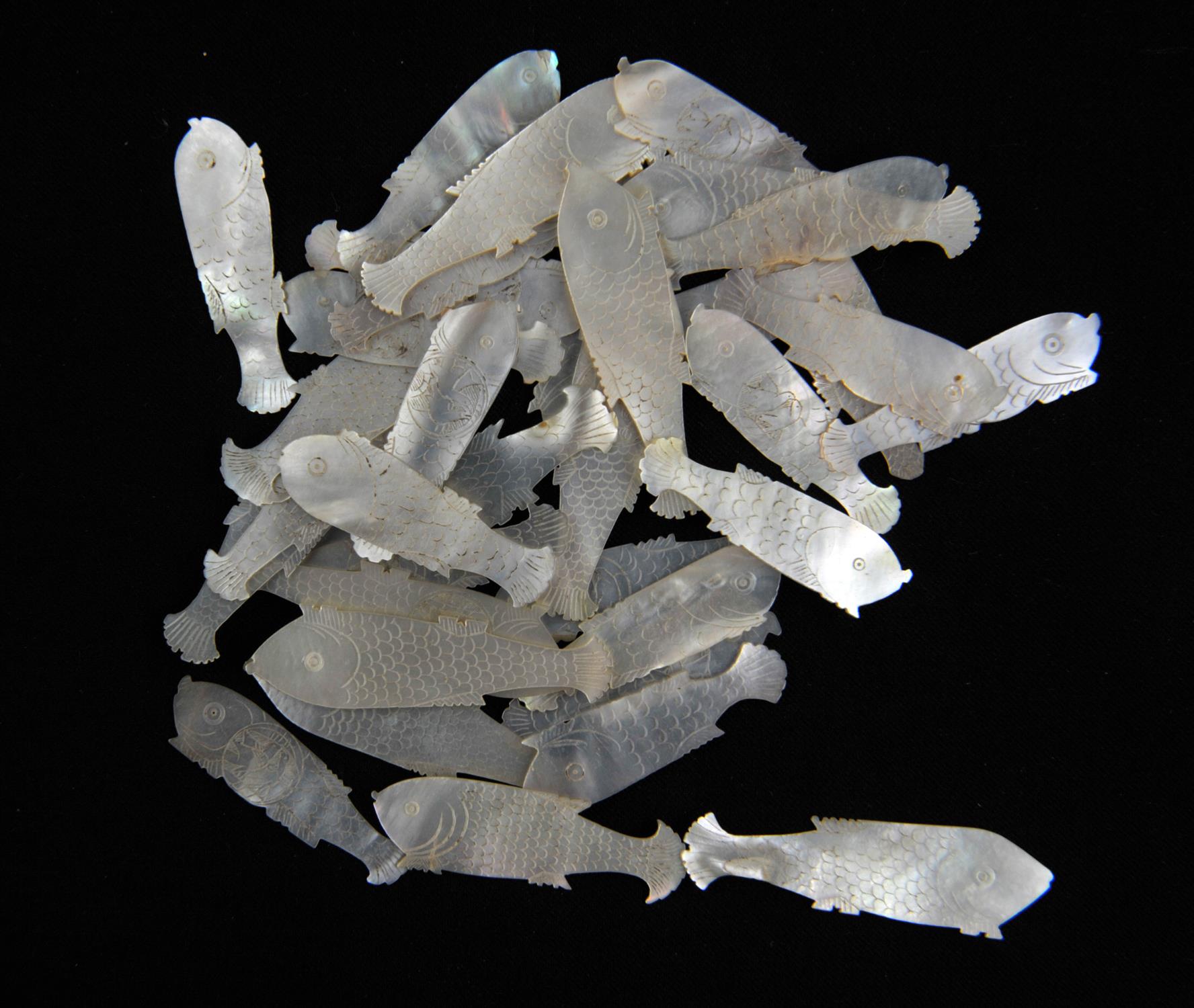 A Quantity of Chinese Mother of Pearl Counters. 19th century to include, more than 60 fishes (5. - Image 7 of 38