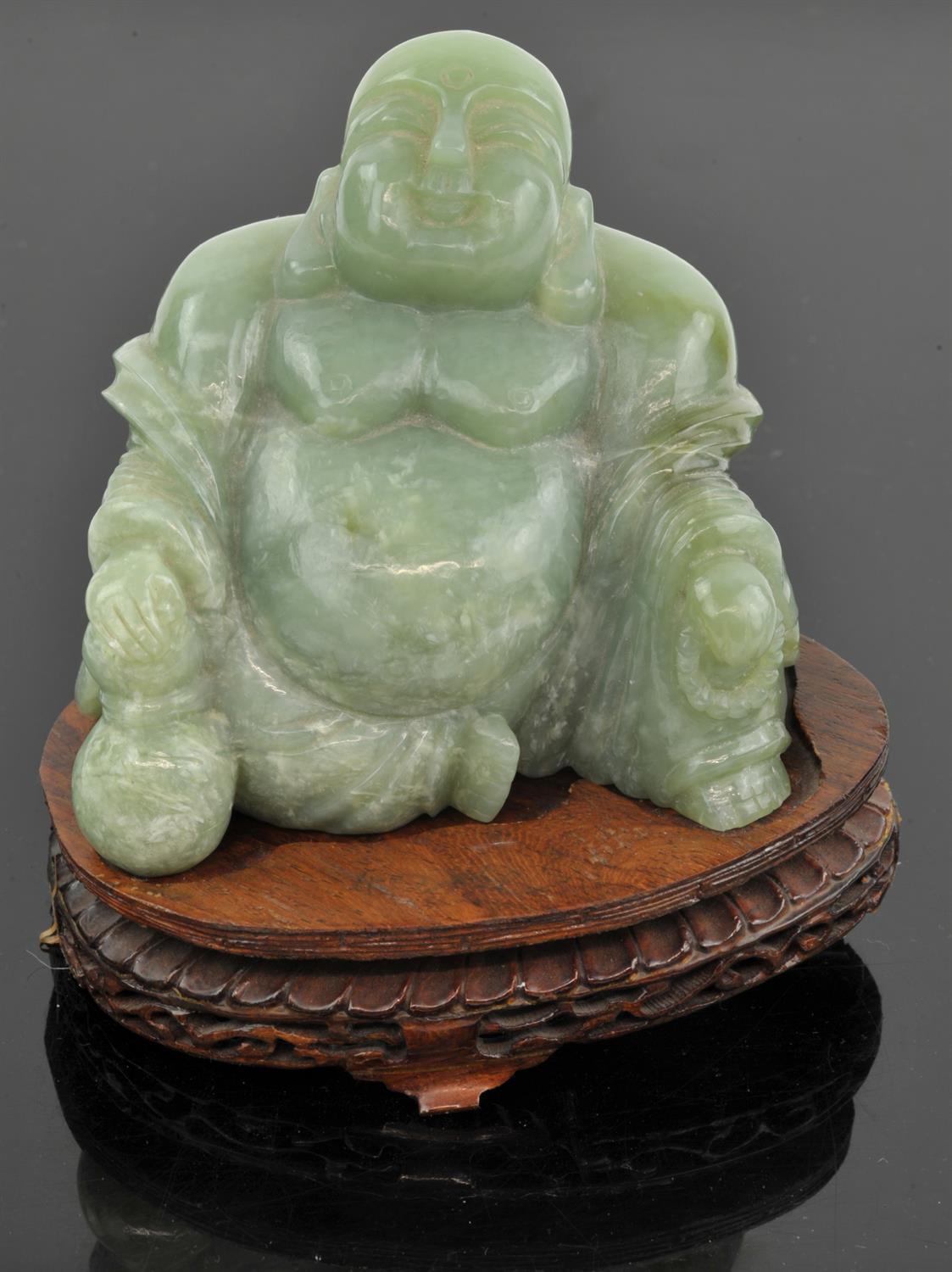 Large jade Buddha, holding a gourd in one hand and a rosary on the other hand. 12 cm high. - Image 4 of 6