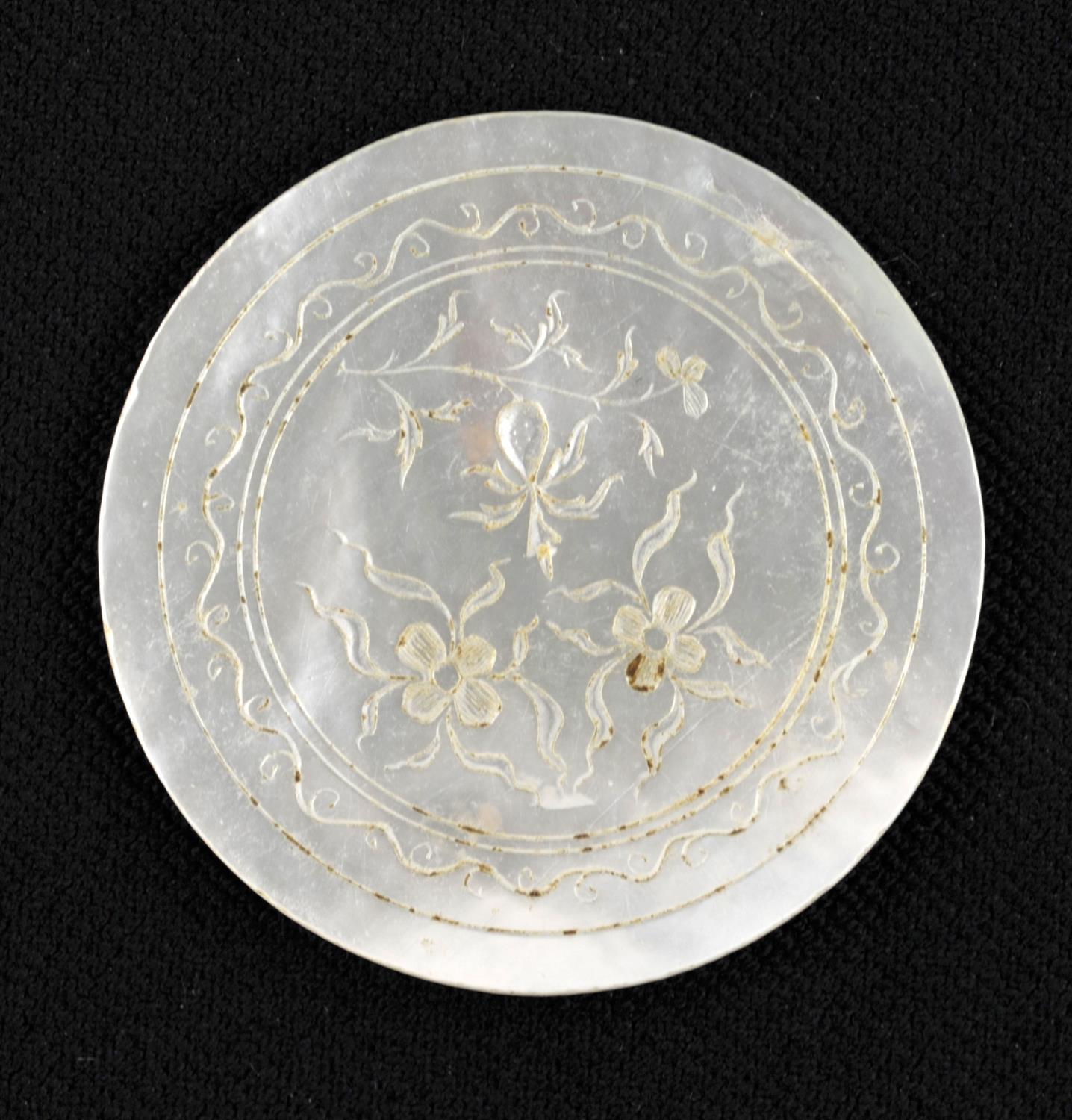 A Quantity of Chinese Mother of Pearl Counters. 19th century to include, more than 60 fishes (5. - Image 33 of 38