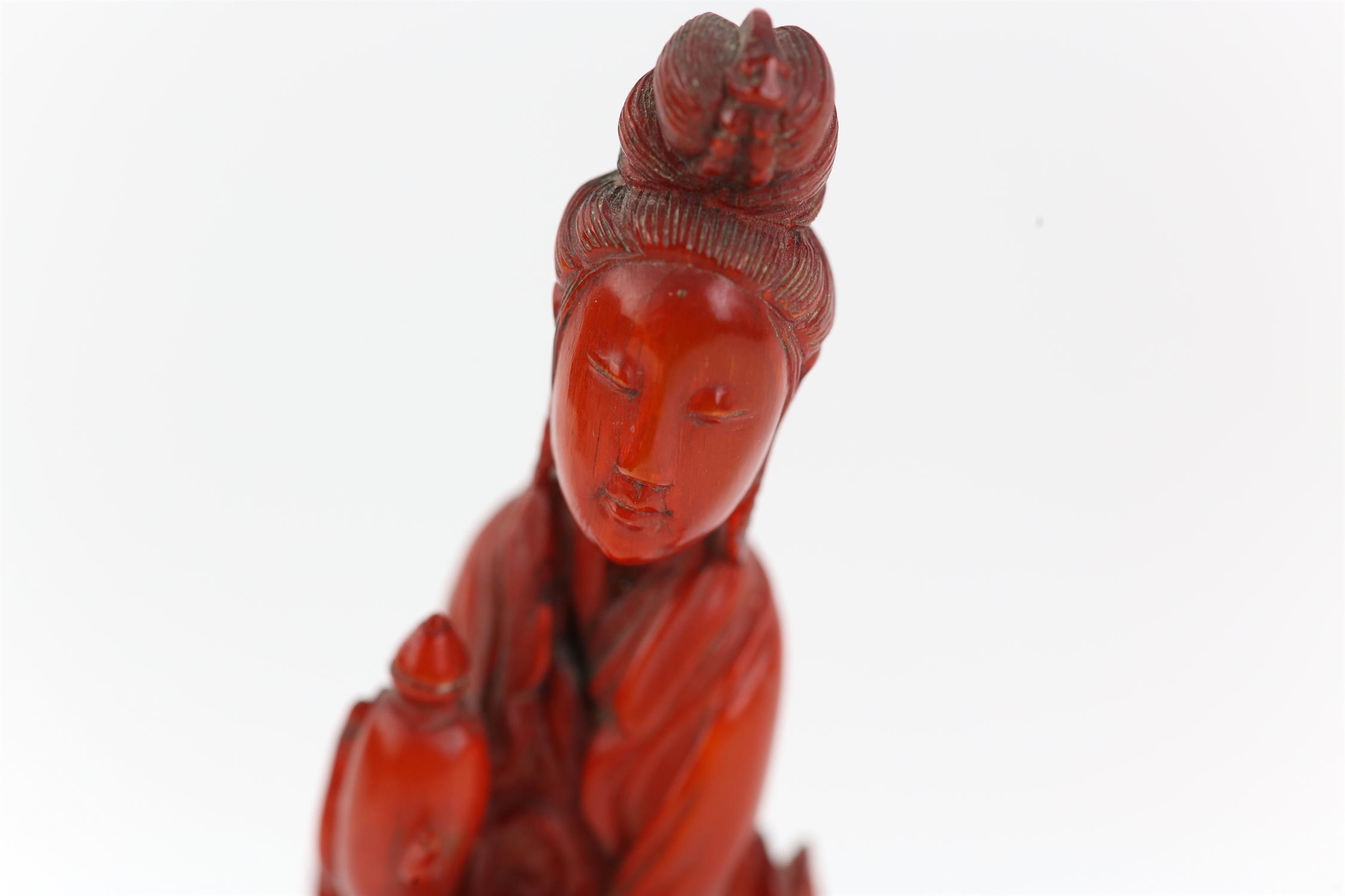 A Chinese sculpture possibly of Rhinoceros horn Qing dynasty. Finely carved and depicting a lady - Image 9 of 9