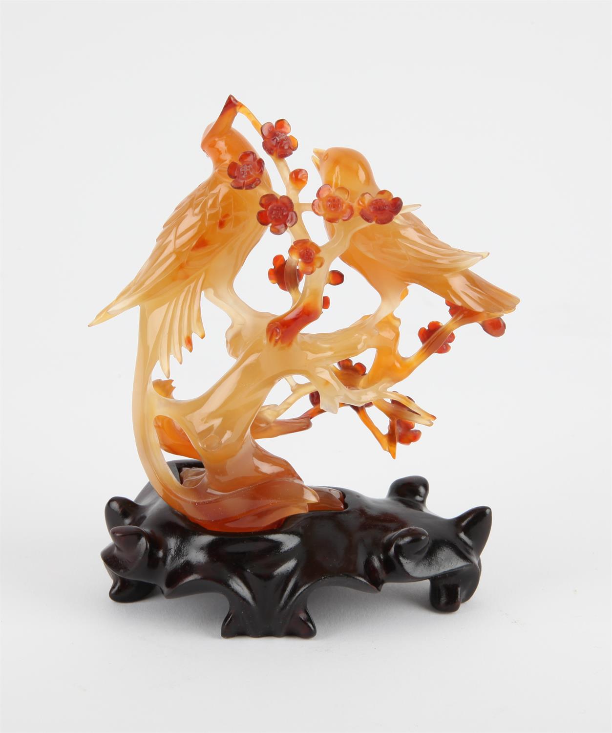 Carved agate figure of a bird, (in fitted case), - Image 2 of 2