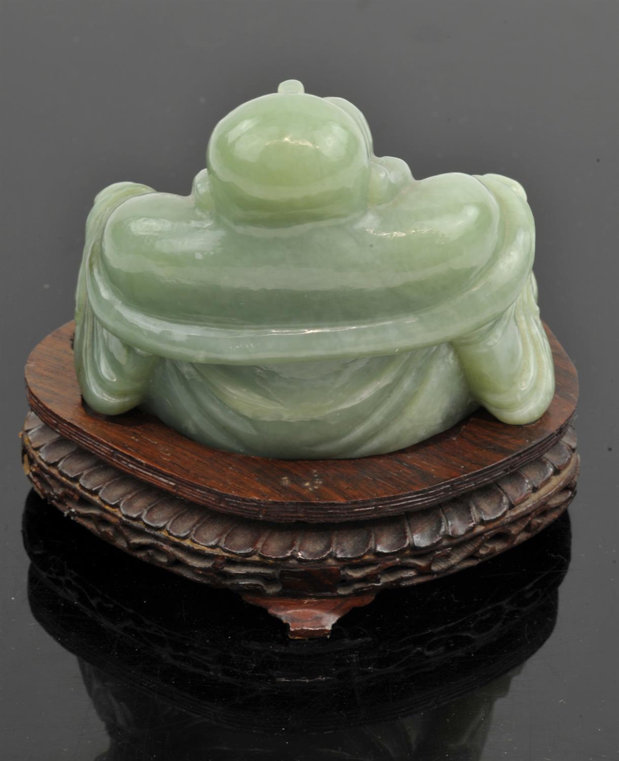 Large jade Buddha, holding a gourd in one hand and a rosary on the other hand. 12 cm high. - Image 5 of 6