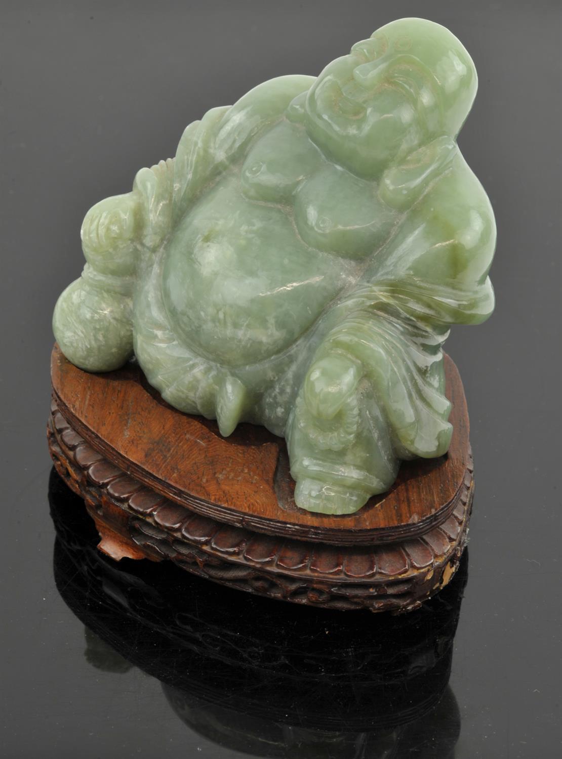 Large jade Buddha, holding a gourd in one hand and a rosary on the other hand. 12 cm high. - Image 3 of 6
