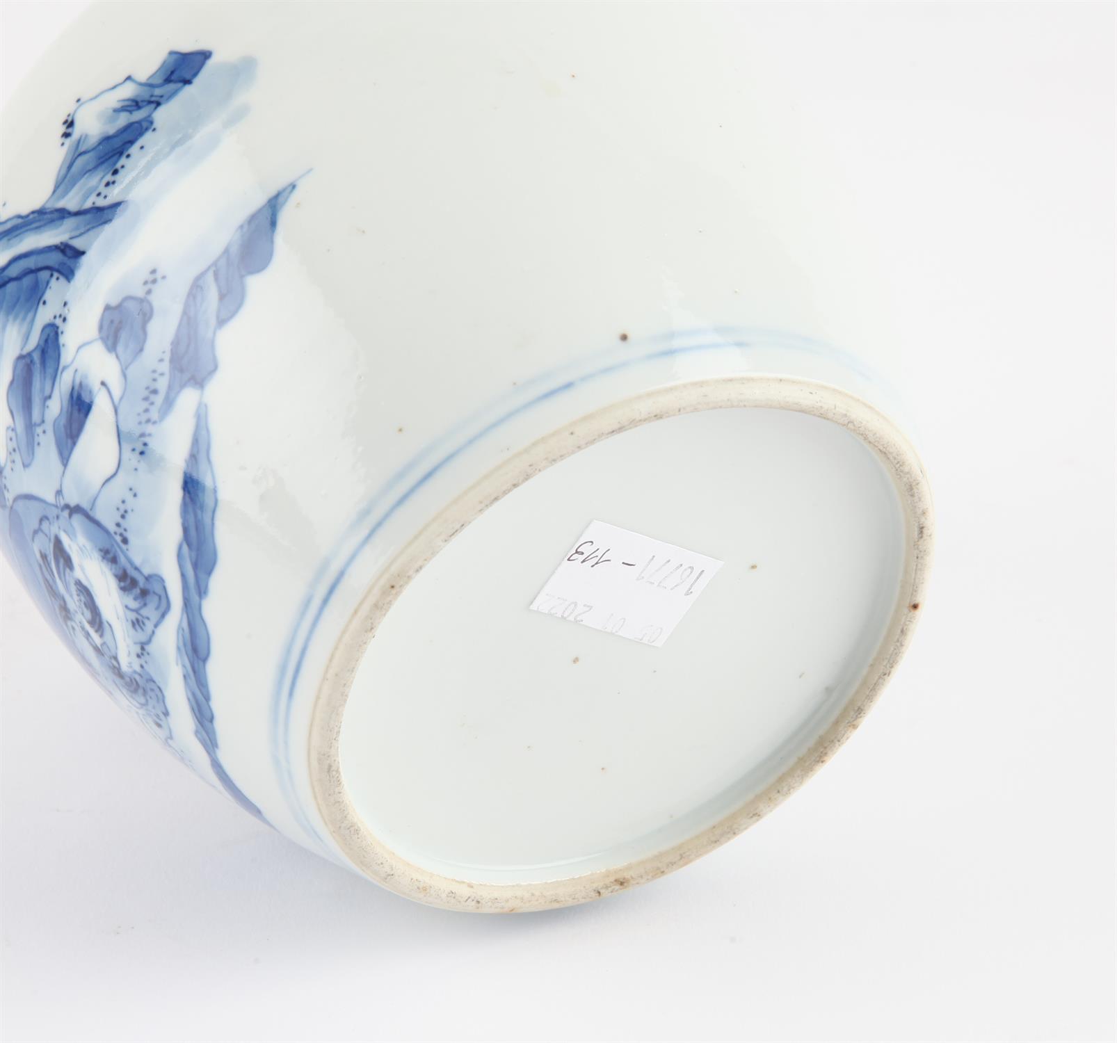 Chinese Blue and white Jar , Late Qing dynasty/early Republic. Painted with the « Fuhu Luohan », - Image 2 of 8