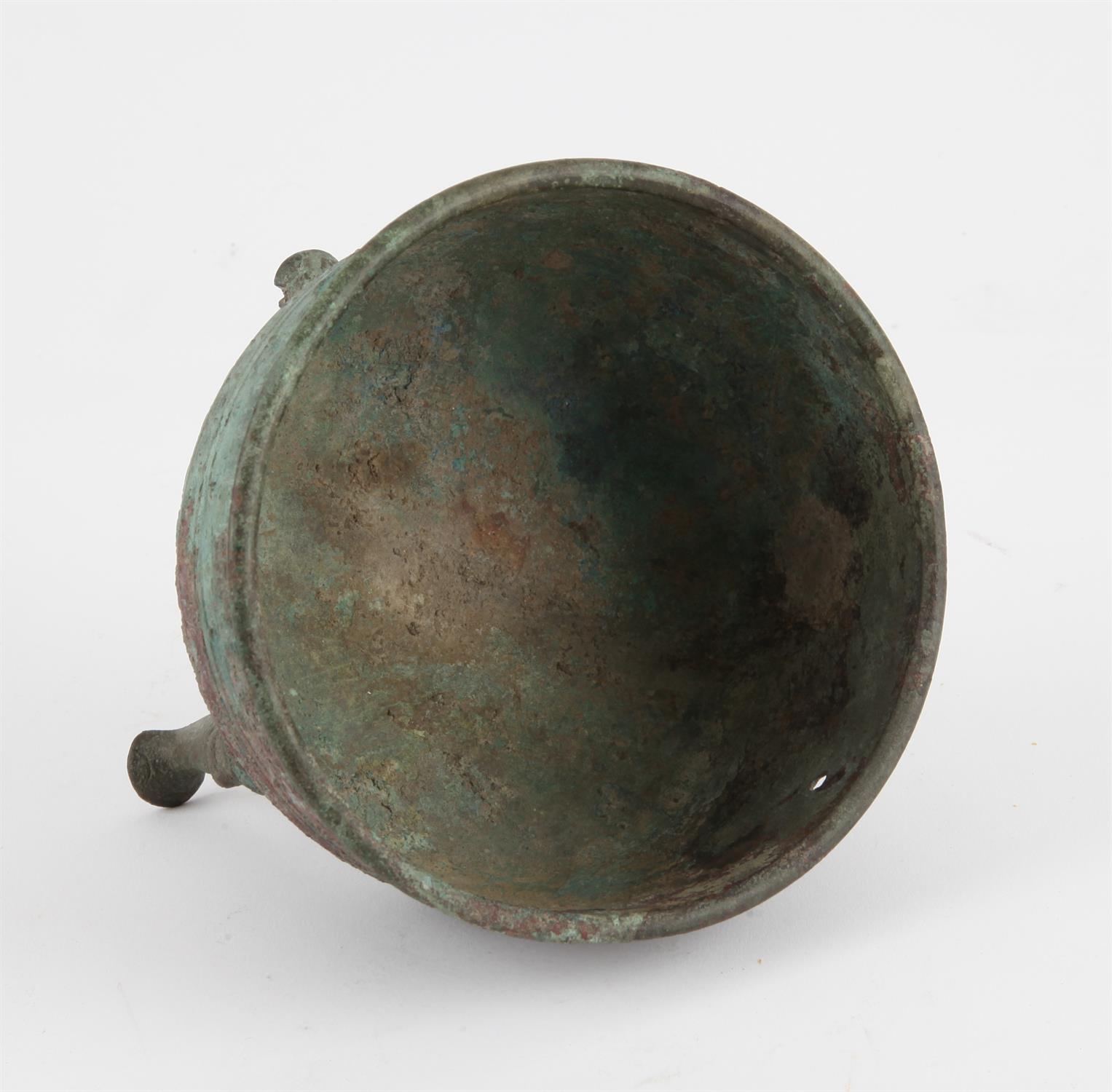 Chinese archaic style bronze tripod ding. The body decorated with geometrical patterns . - Image 2 of 3