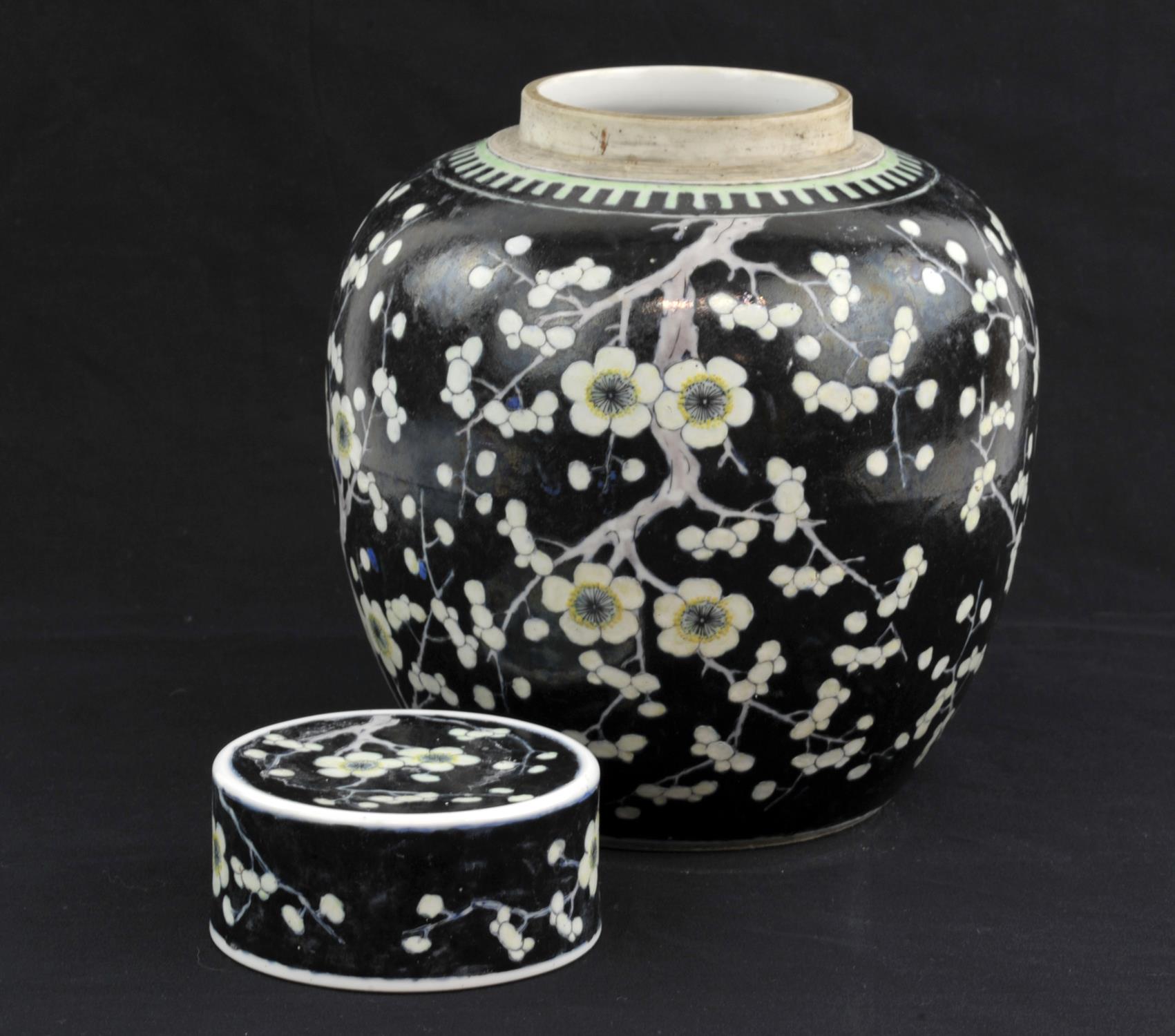 A Chinese Famille Noire Jar with Cover. Qing dynasty. Painted with flowering prunus design, - Image 2 of 10