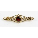 9ct gold Celtic design garnet set brooch, total 2.09g,