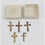 Five 9ct gold crucifixes/crosses of varying designs, 4.51g