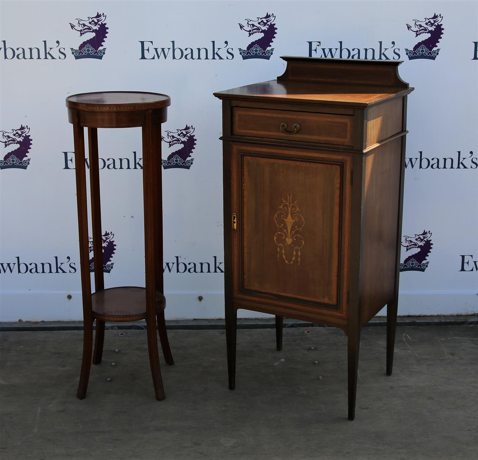 Early 20th century crossbanded mahogany music cabinet, the frieze drawer over an inlaid panelled