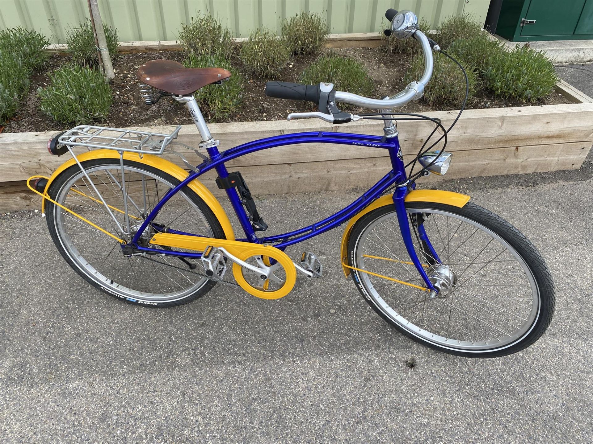 Hand built by Pashley Men's tube rider bike, Blue with yellow mud flaps and mud guards. - Image 2 of 7