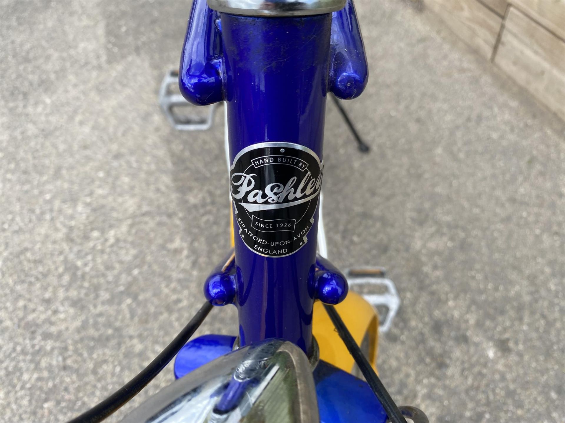 Hand built by Pashley Men's tube rider bike, Blue with yellow mud flaps and mud guards. - Image 6 of 7