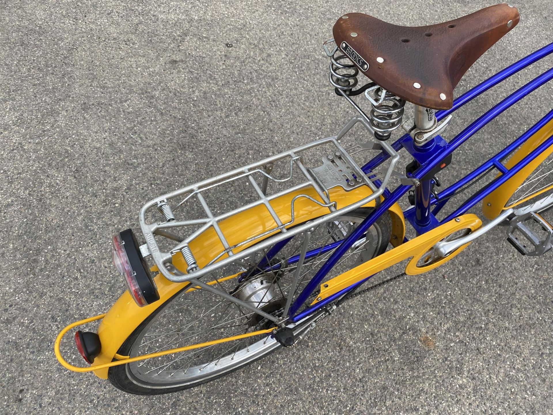 Hand built by Pashley Men's tube rider bike, Blue with yellow mud flaps and mud guards. - Image 3 of 7