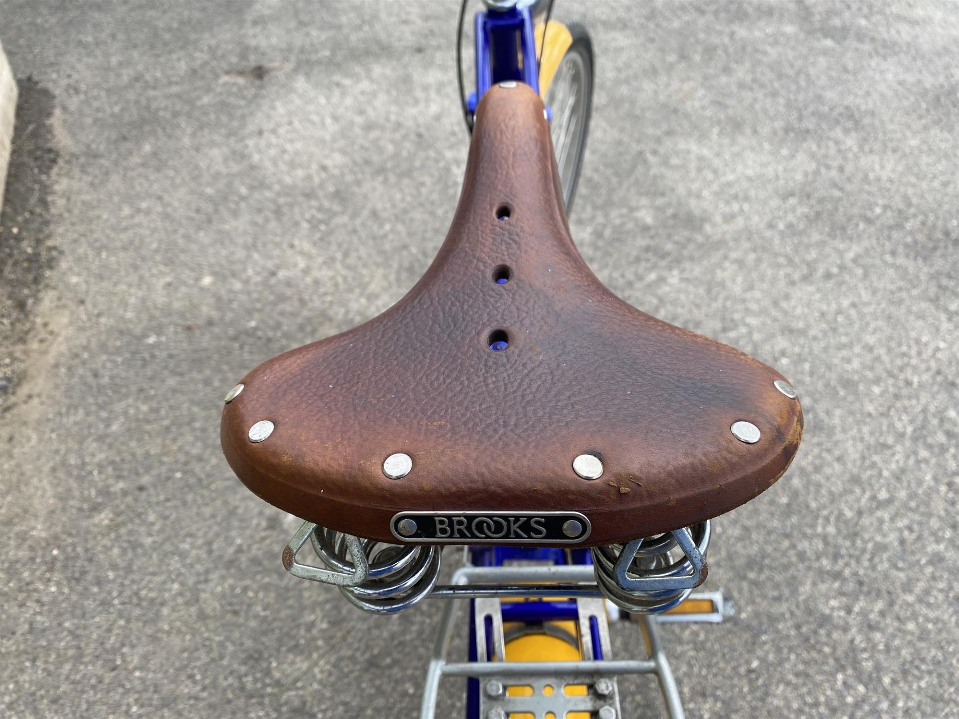 Hand built by Pashley Men's tube rider bike, Blue with yellow mud flaps and mud guards. - Image 7 of 7