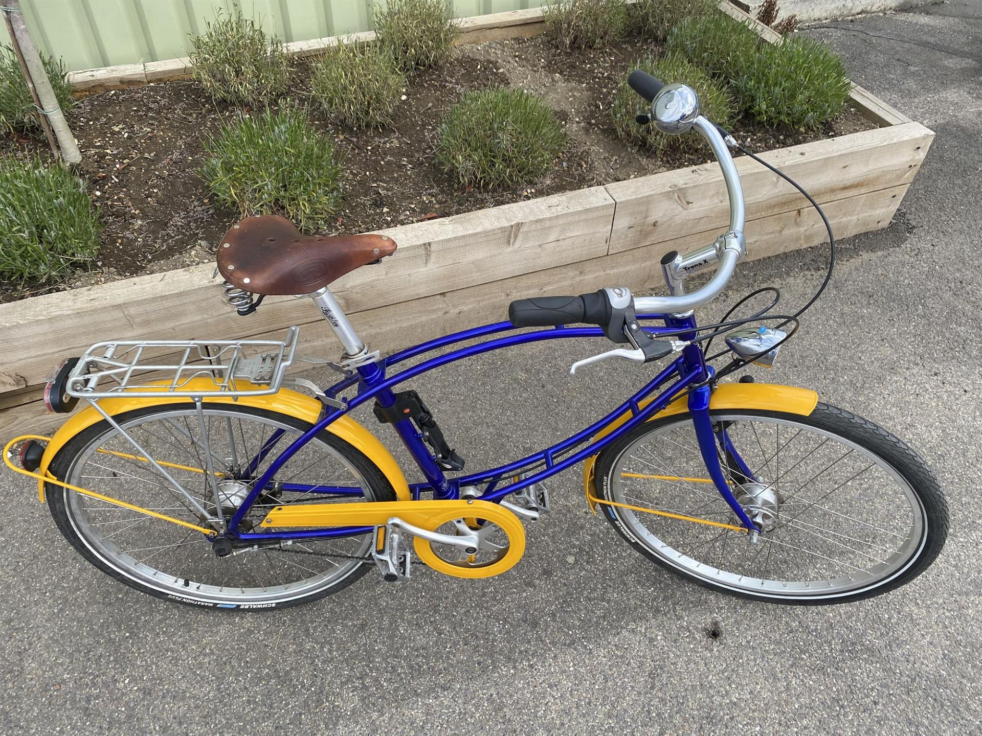 Hand built by Pashley Men's tube rider bike, Blue with yellow mud flaps and mud guards.