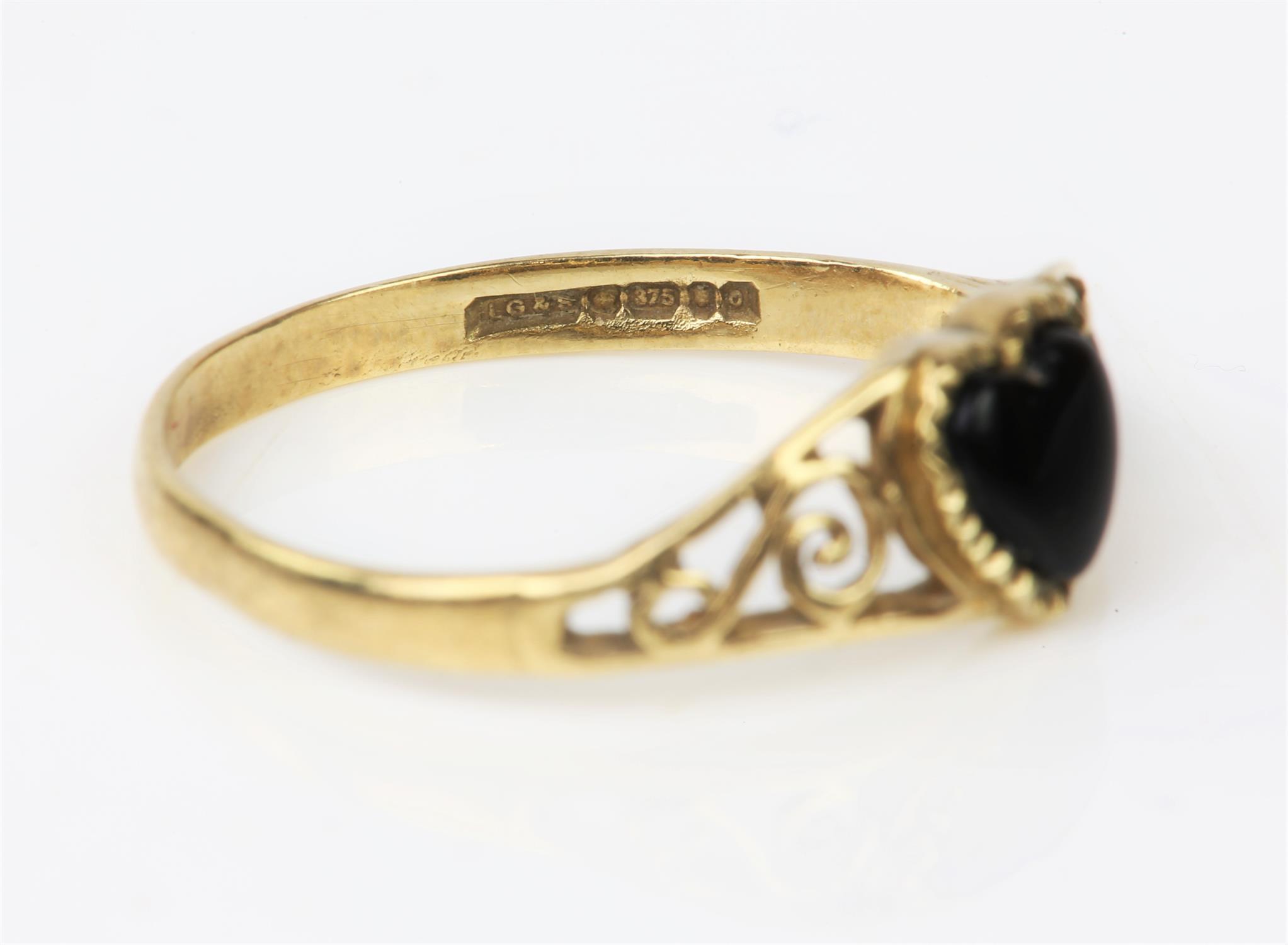 9 carat gold heart stone set ring 1.21 grams - Image 2 of 4