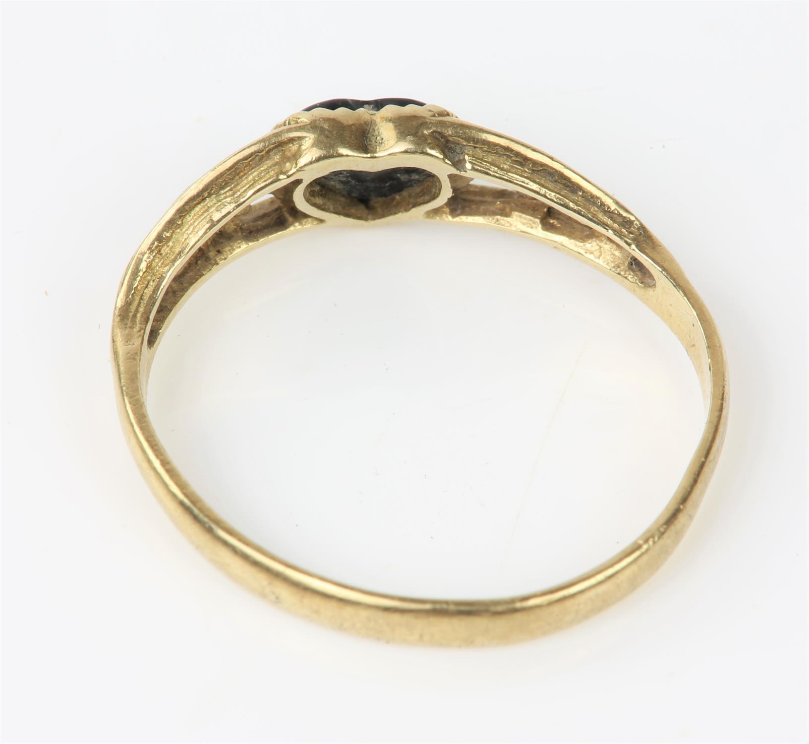 9 carat gold heart stone set ring 1.21 grams - Image 4 of 4