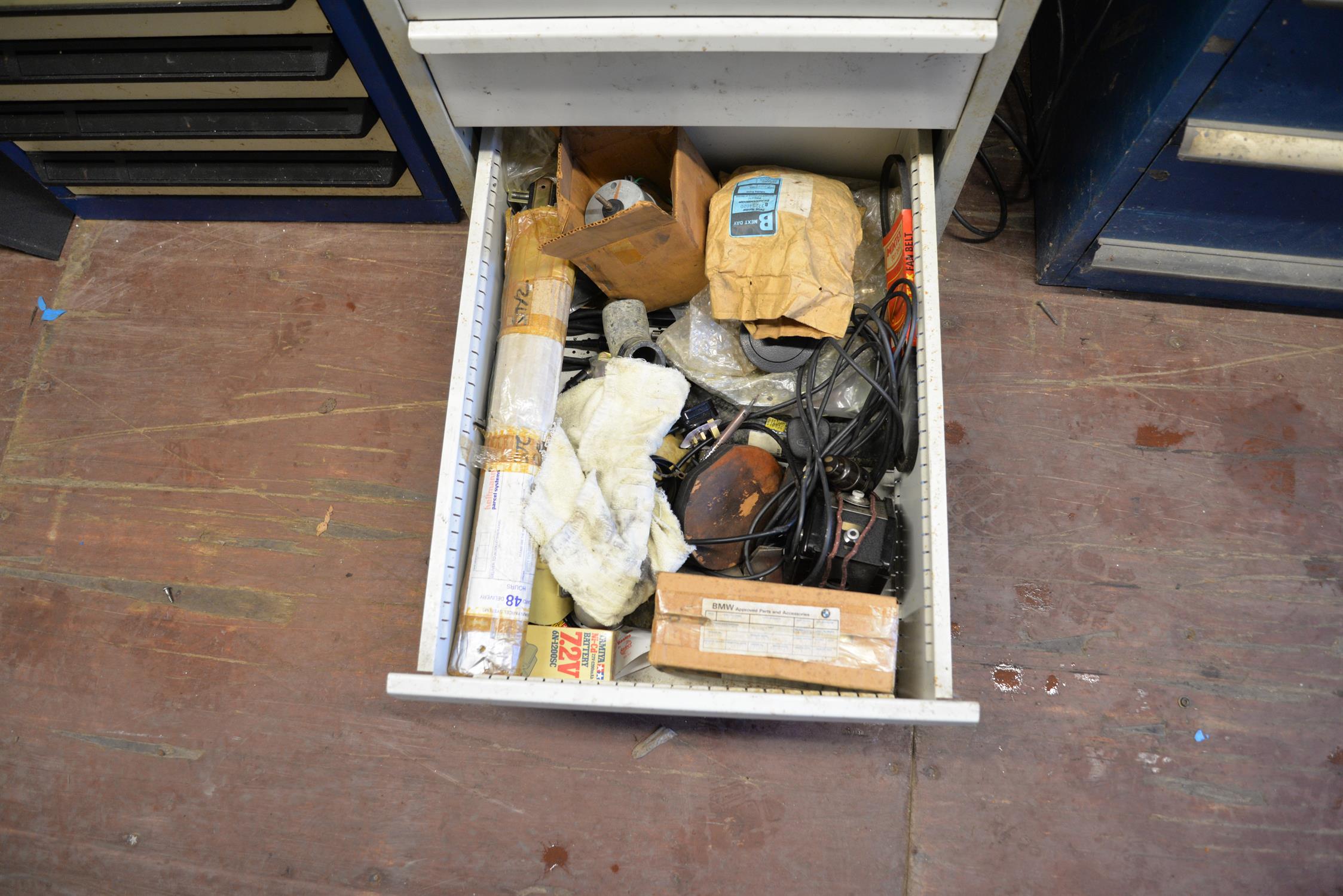 A Polstore grey metal workshop cabinet of seven drawers full of fittings etc. Measurements: H. - Image 8 of 8