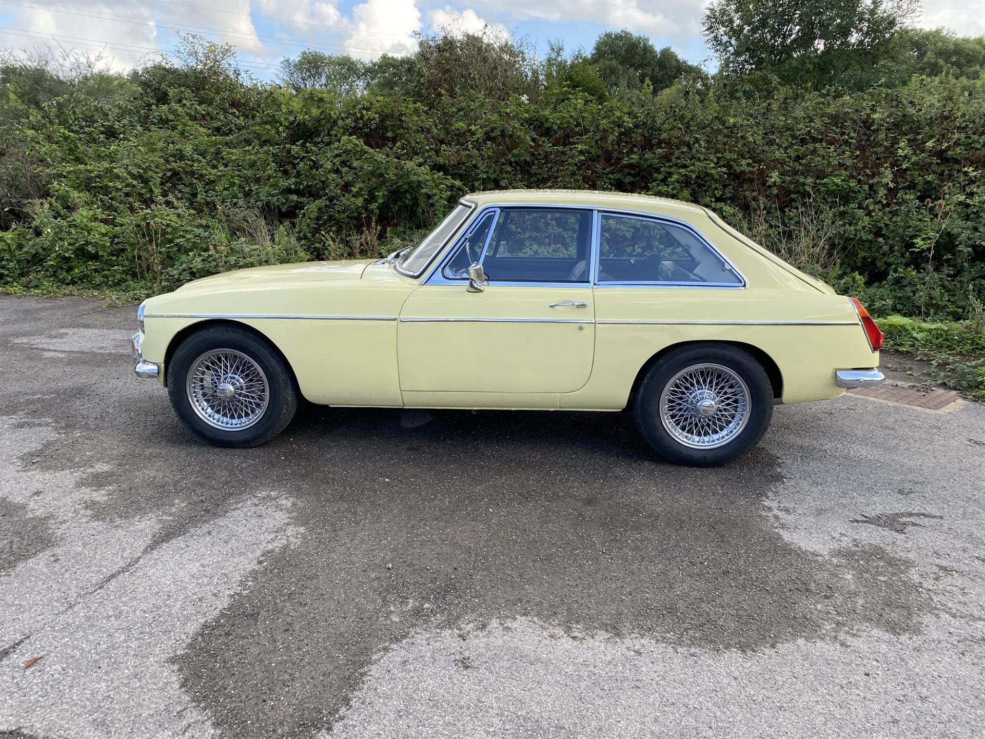 1969 MGC GT. Registration number: LTU 274G - Finished in Primrose yellow, with full black leather - Image 8 of 22