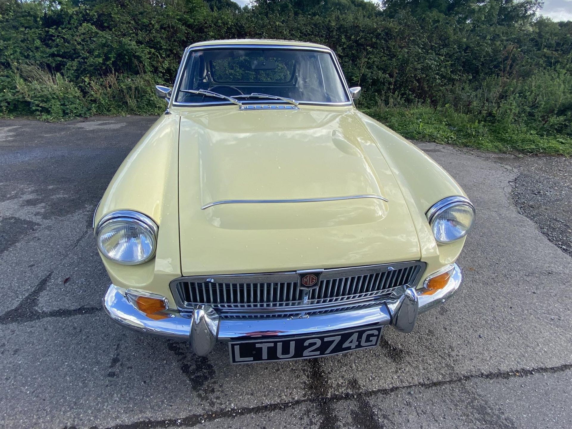 1969 MGC GT. Registration number: LTU 274G - Finished in Primrose yellow, with full black leather - Image 17 of 22