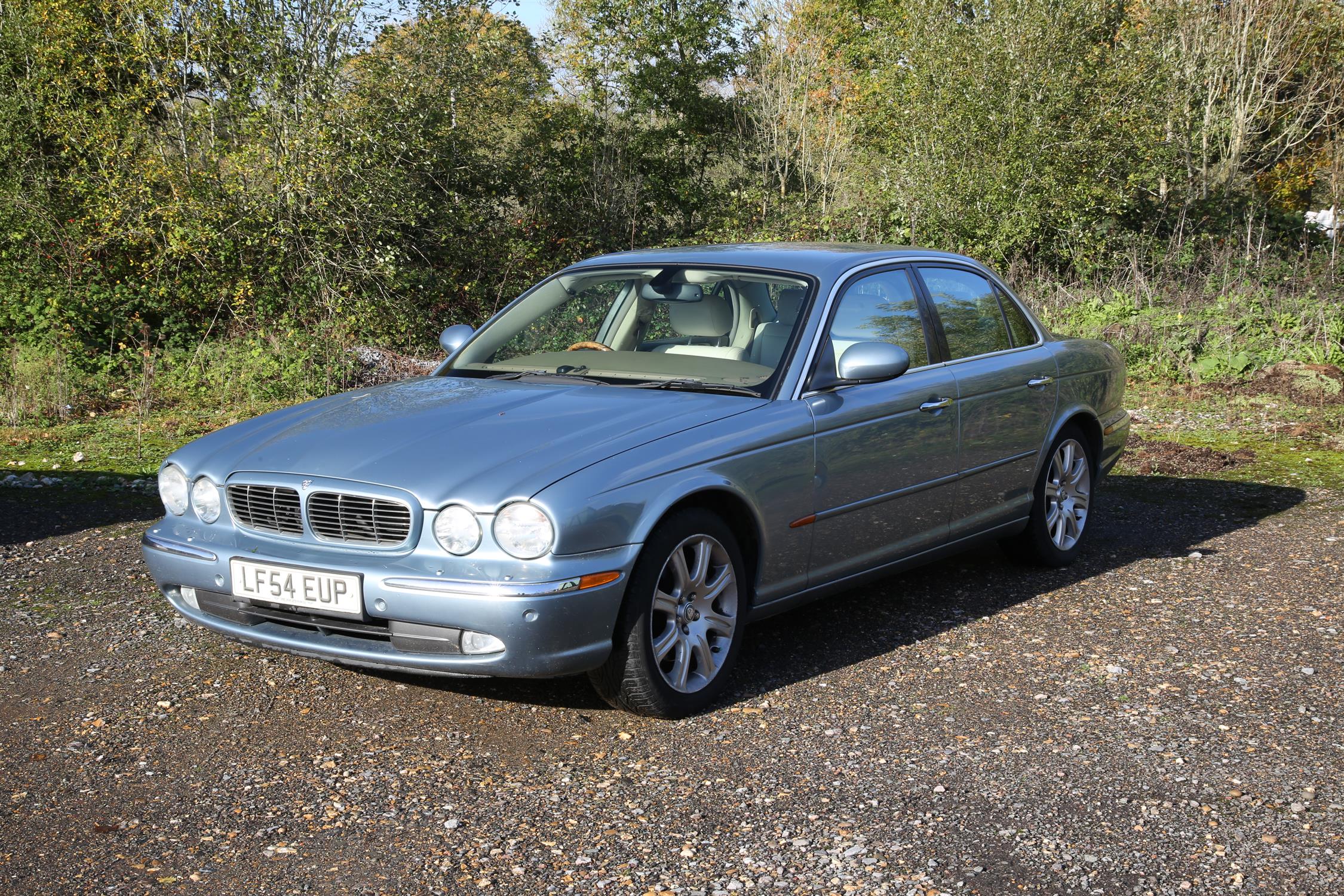 2004 Jaguar XJ6 3.0 SE Automatic. Registration number: LF54 EUP. In Zircon Blue,