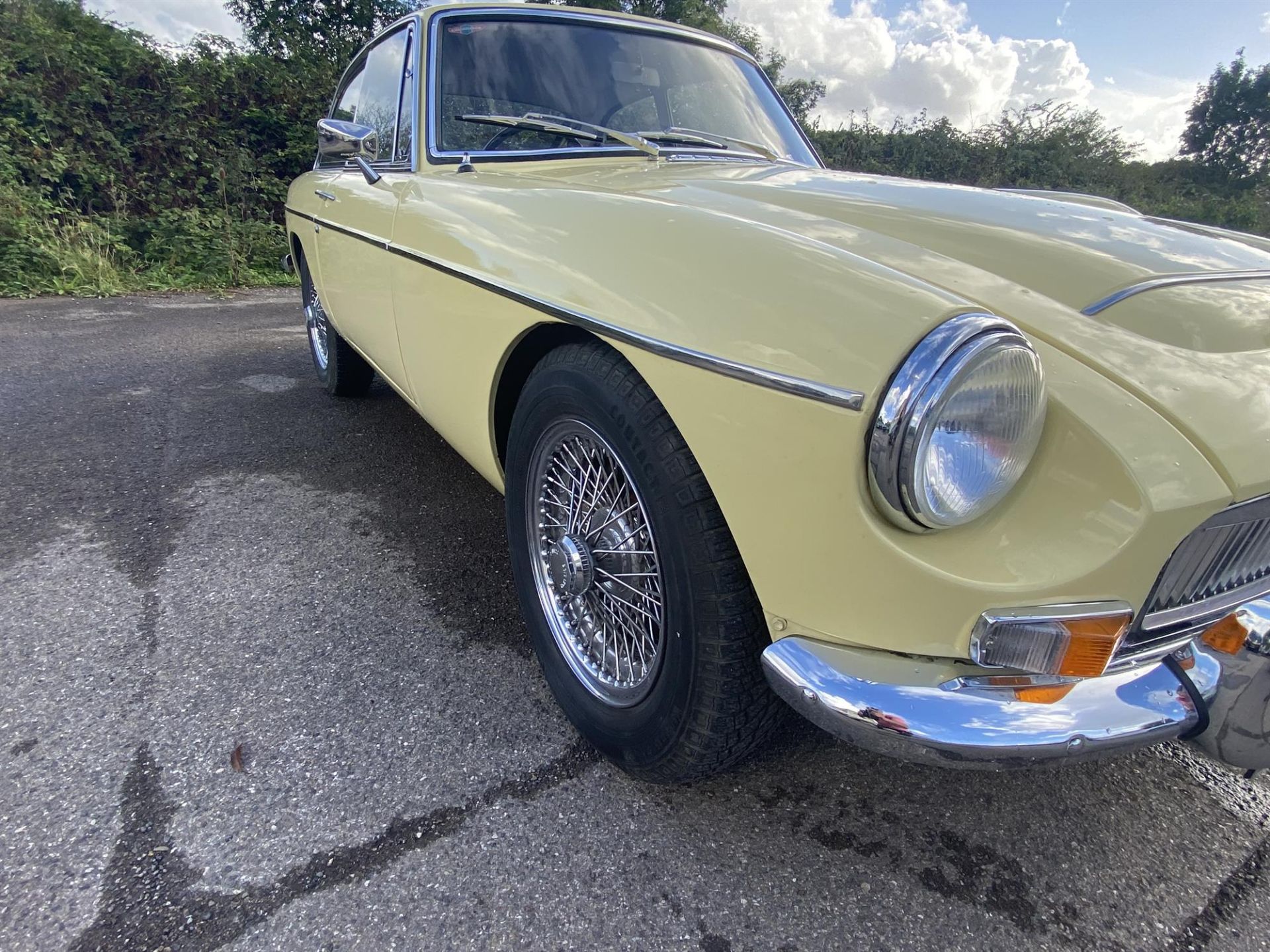 1969 MGC GT. Registration number: LTU 274G - Finished in Primrose yellow, with full black leather - Image 20 of 22